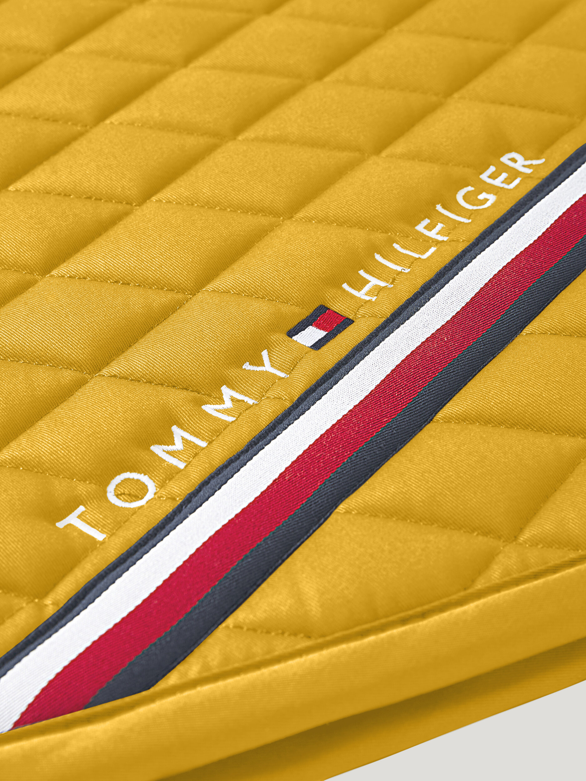 tapis-de-selle-tommy-hilfiger-stanford-moutarde-detail