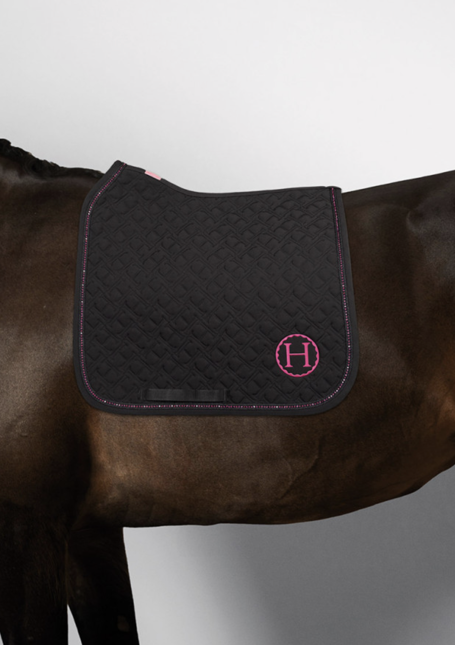tapis-harcour-dr-saphir-rose-noir-2