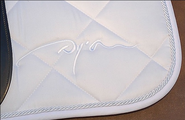 tapis de selle dyon dressage blanc détail