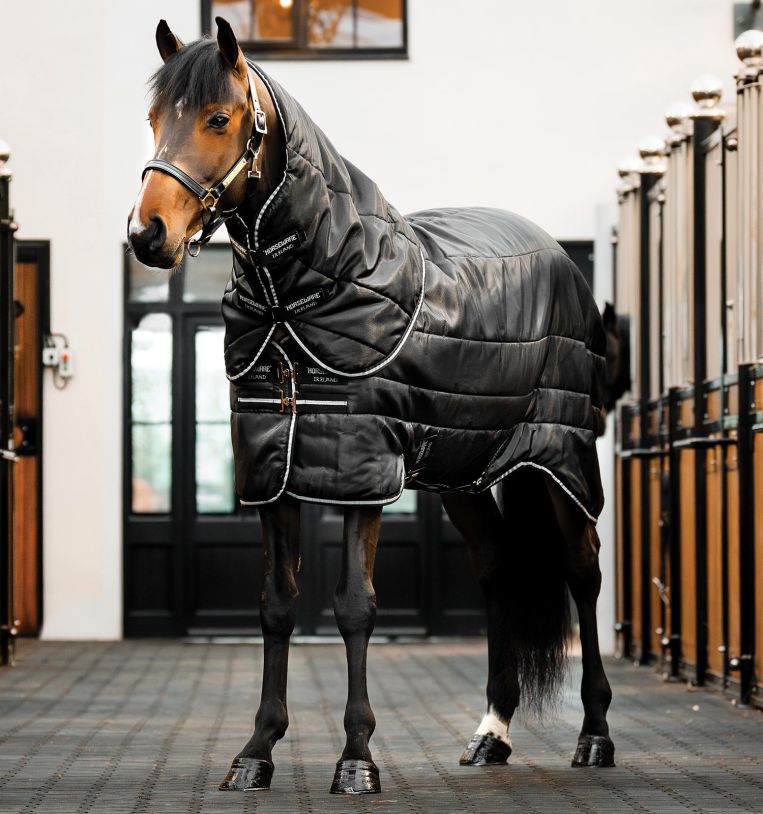 easy-layer-plus-horseware-200-gr-liner-couverture-avec-encolure-noir1