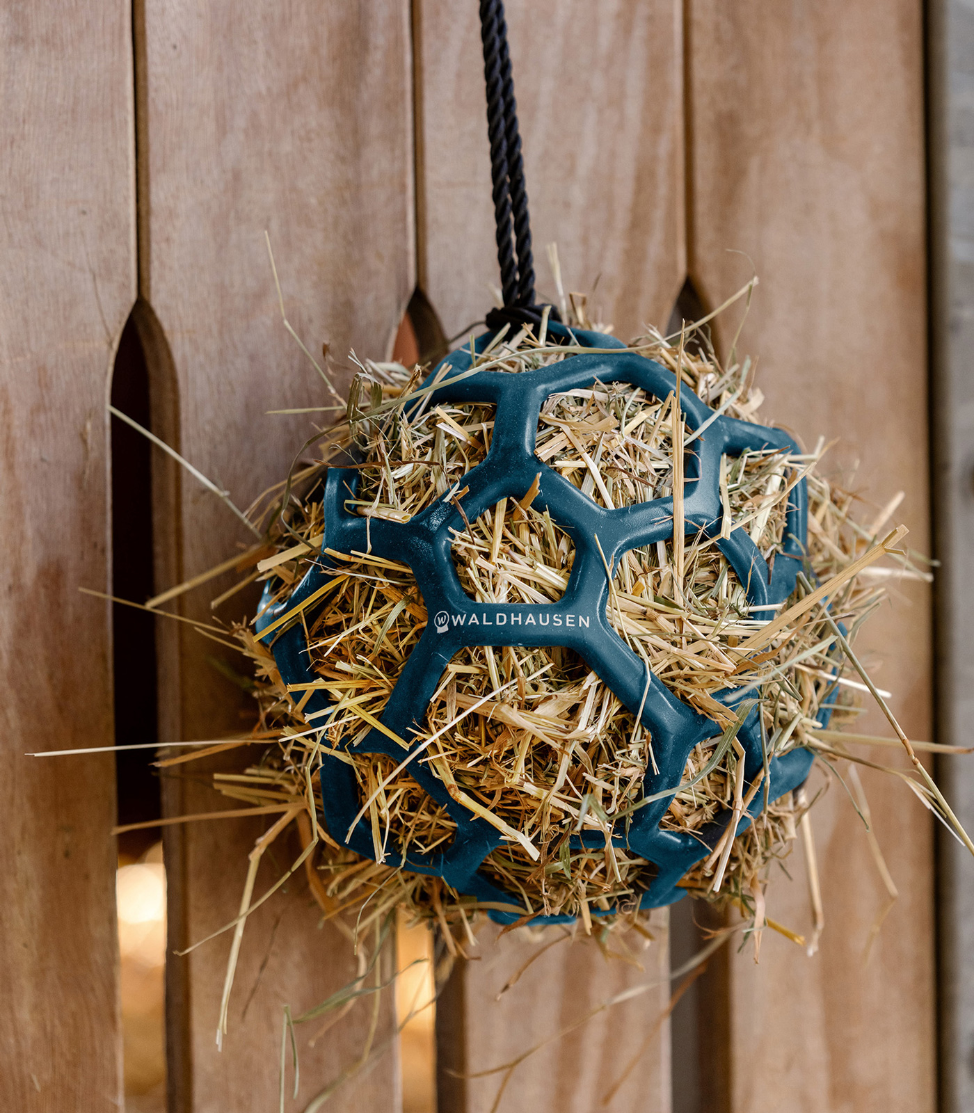 boule-a-foin-bleu-petrole-waldhausen-1