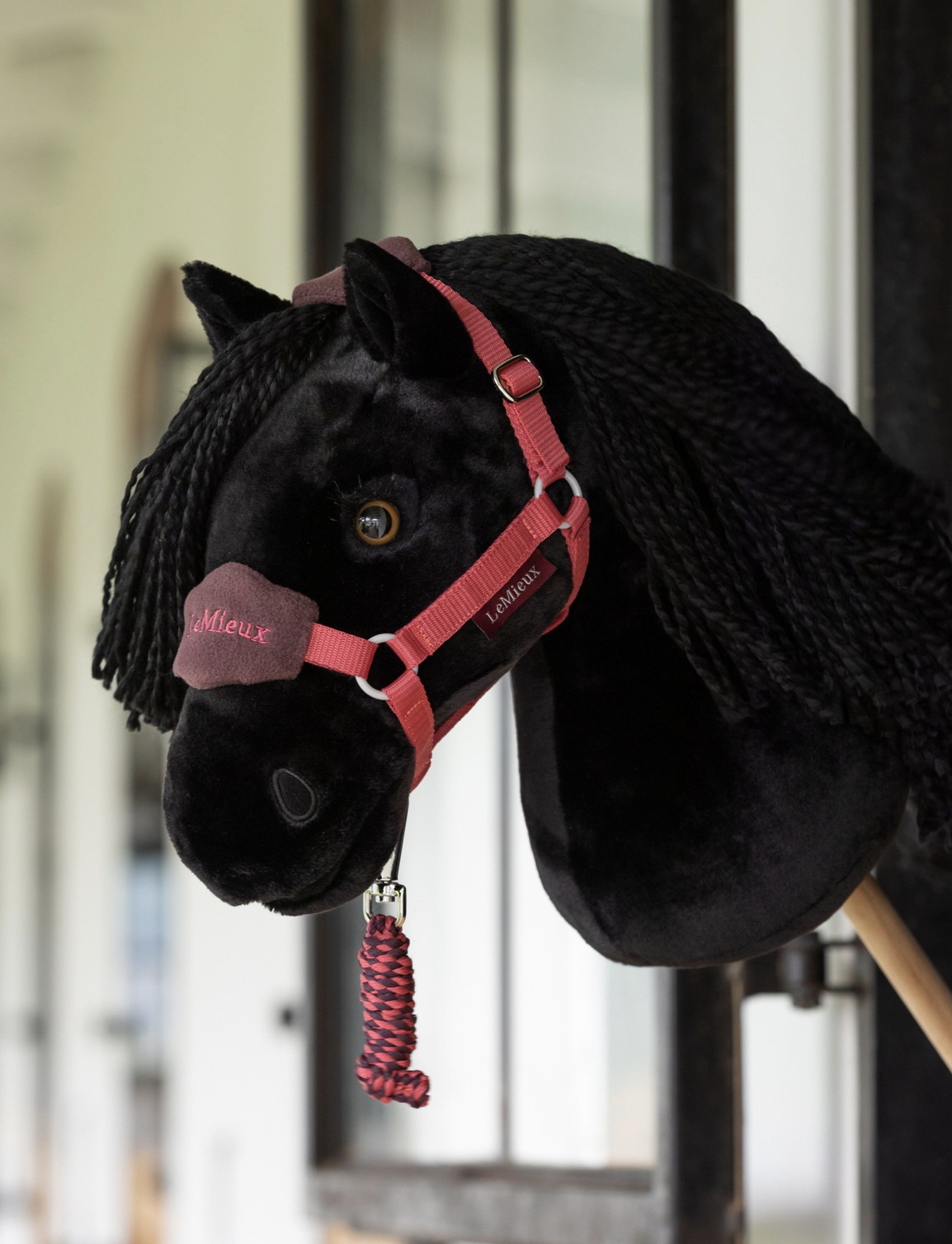 licol-hobby-horse-cranberry-1