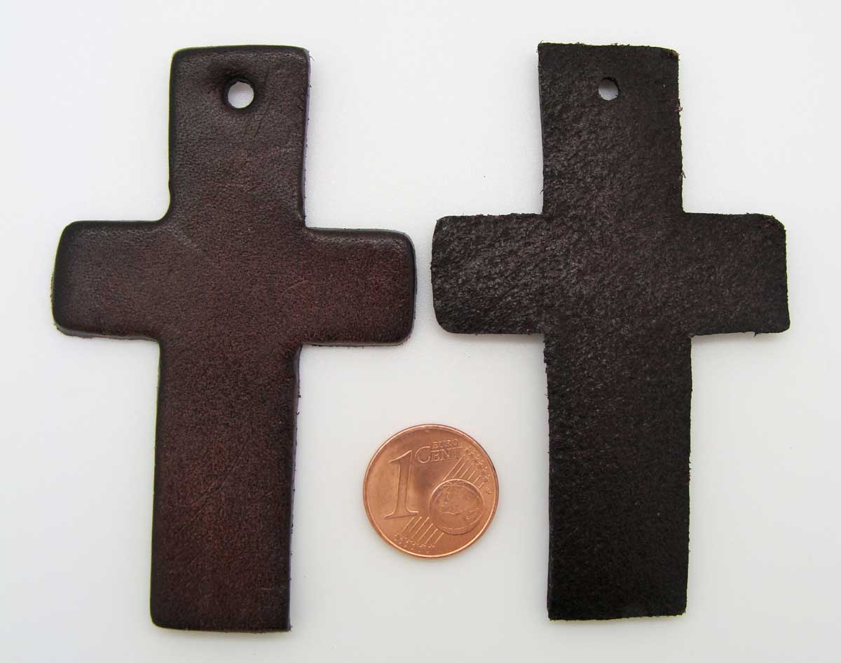 decoupe pendentif  cuir croix 70mm marron
