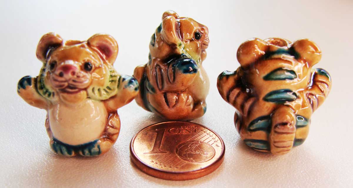 perle porcelaine tigre debout