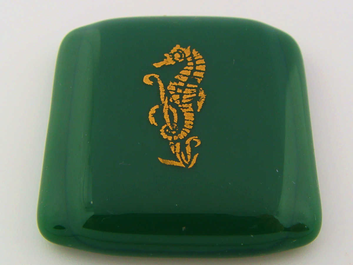 cabochon carre hippocampe verre fusing 107