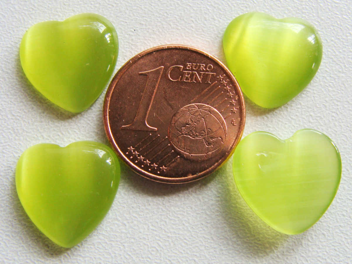 cabochon coeur 12mm oeil de chat vert clair