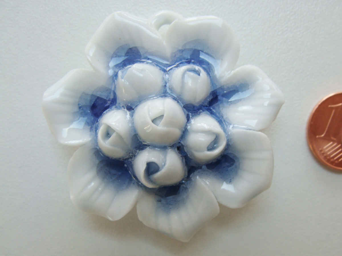 pendentif porcelaine fleur bleu pend-por-03