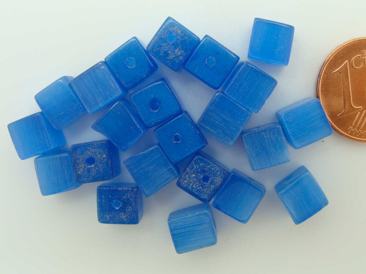 perle oeil de chat cube 6mm bleu