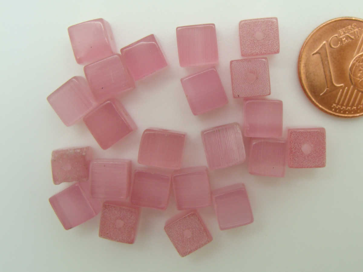 perle oeil de chat cube 6mm rose