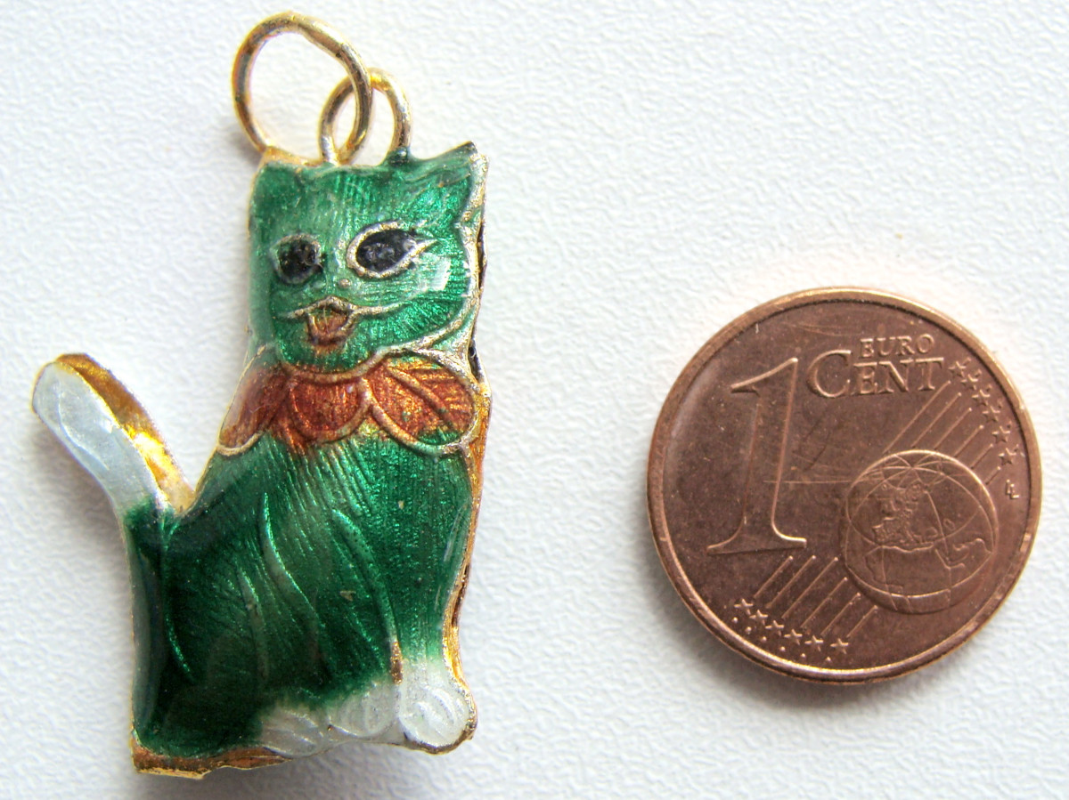 pendentif cloisonne chat vert fonce