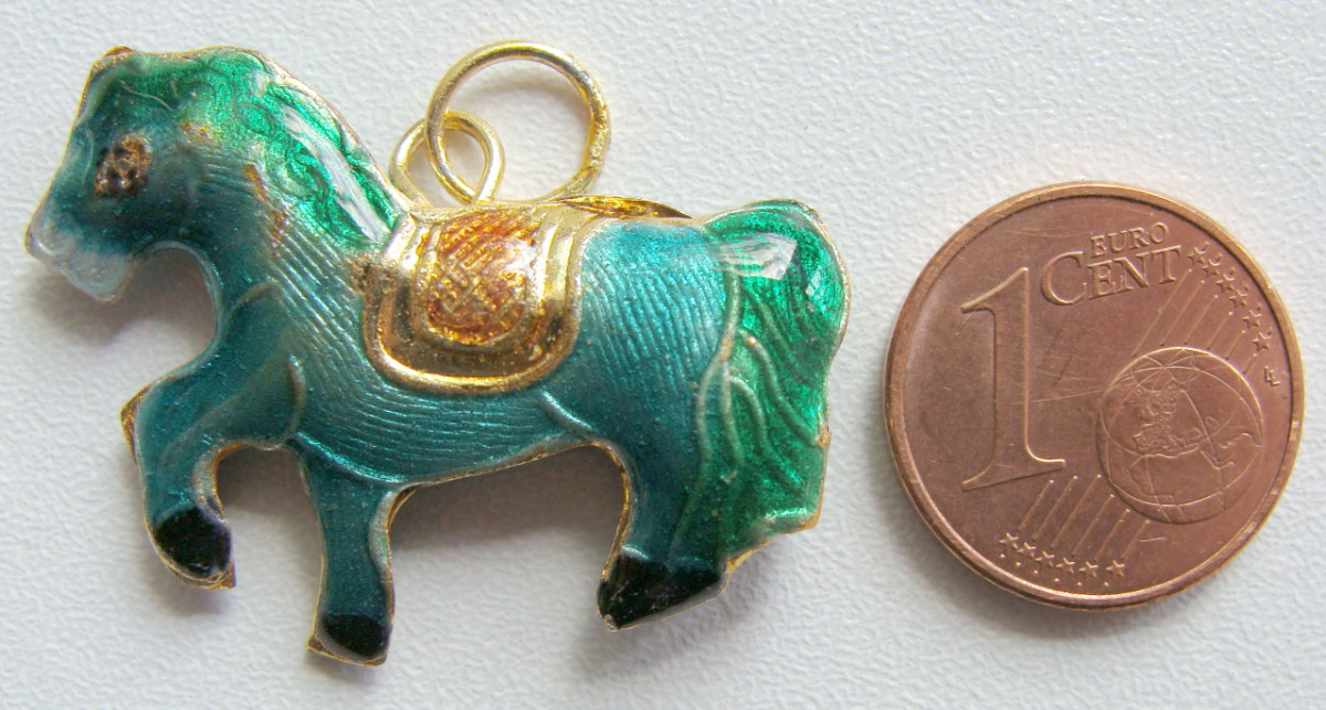 pendentif cloisonne cheval bleu vert