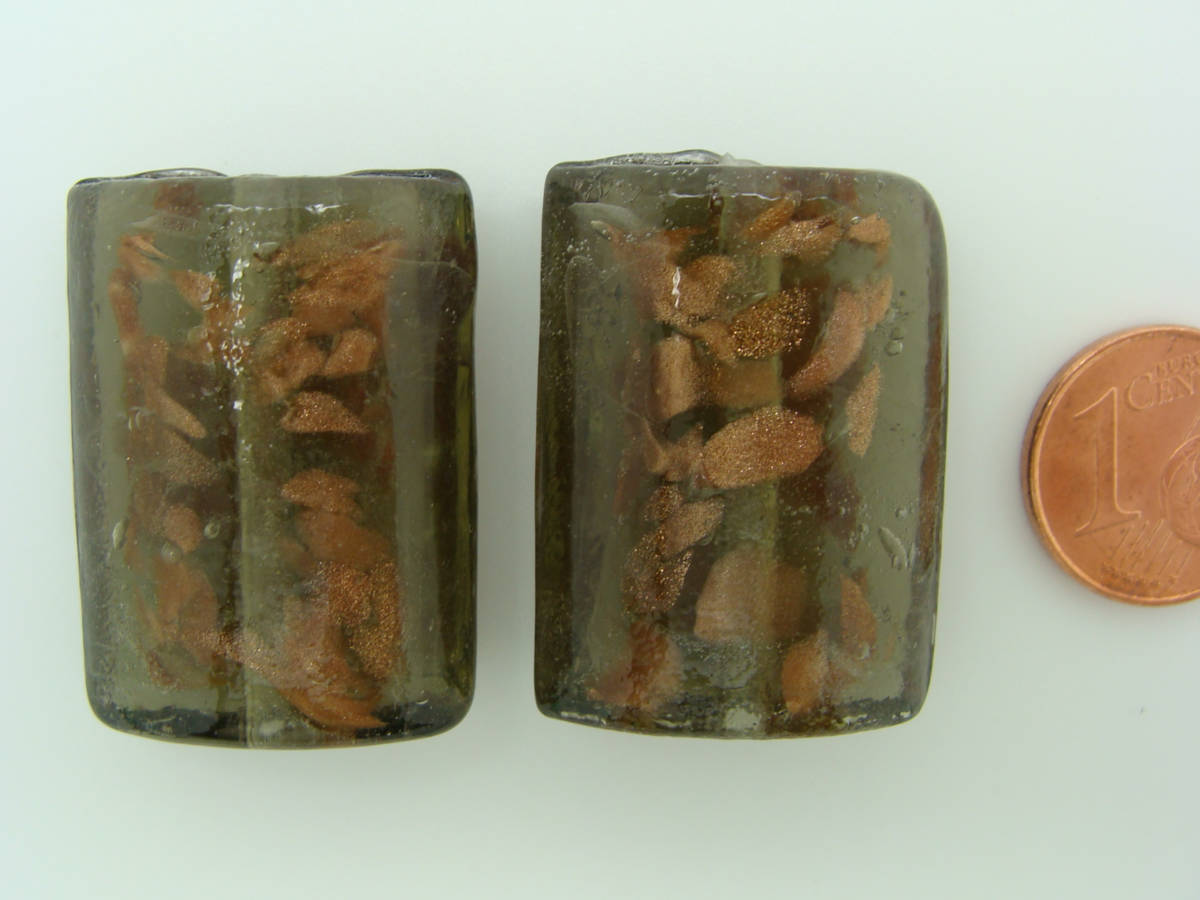 perle vert olive fonce verre touche dore 29x20mm