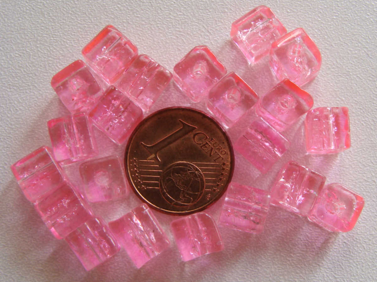perle verre craquele cube 6mm rose