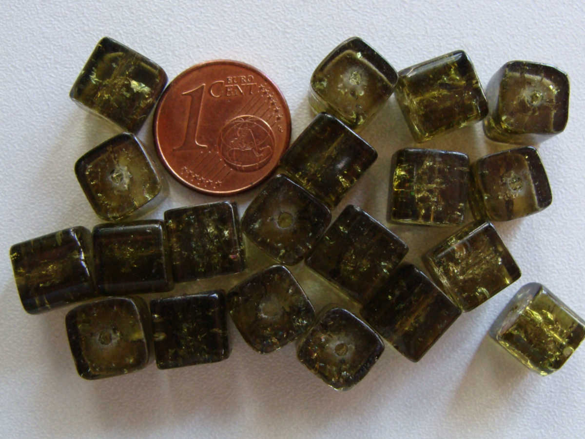 perle verre craquele cube 8mm vert kaki