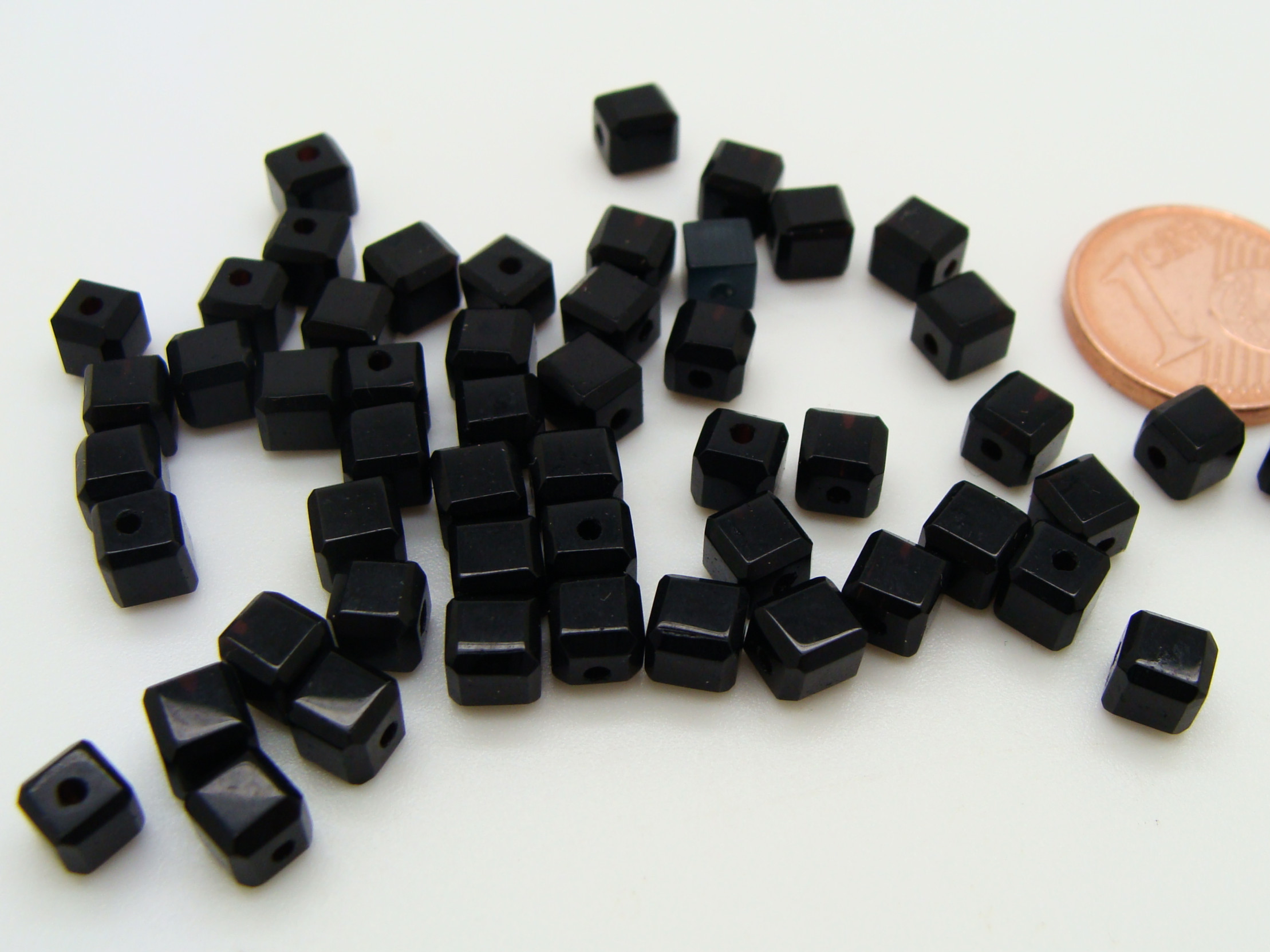 perle oeil de chat cube noir 4mm odC-C4-noir