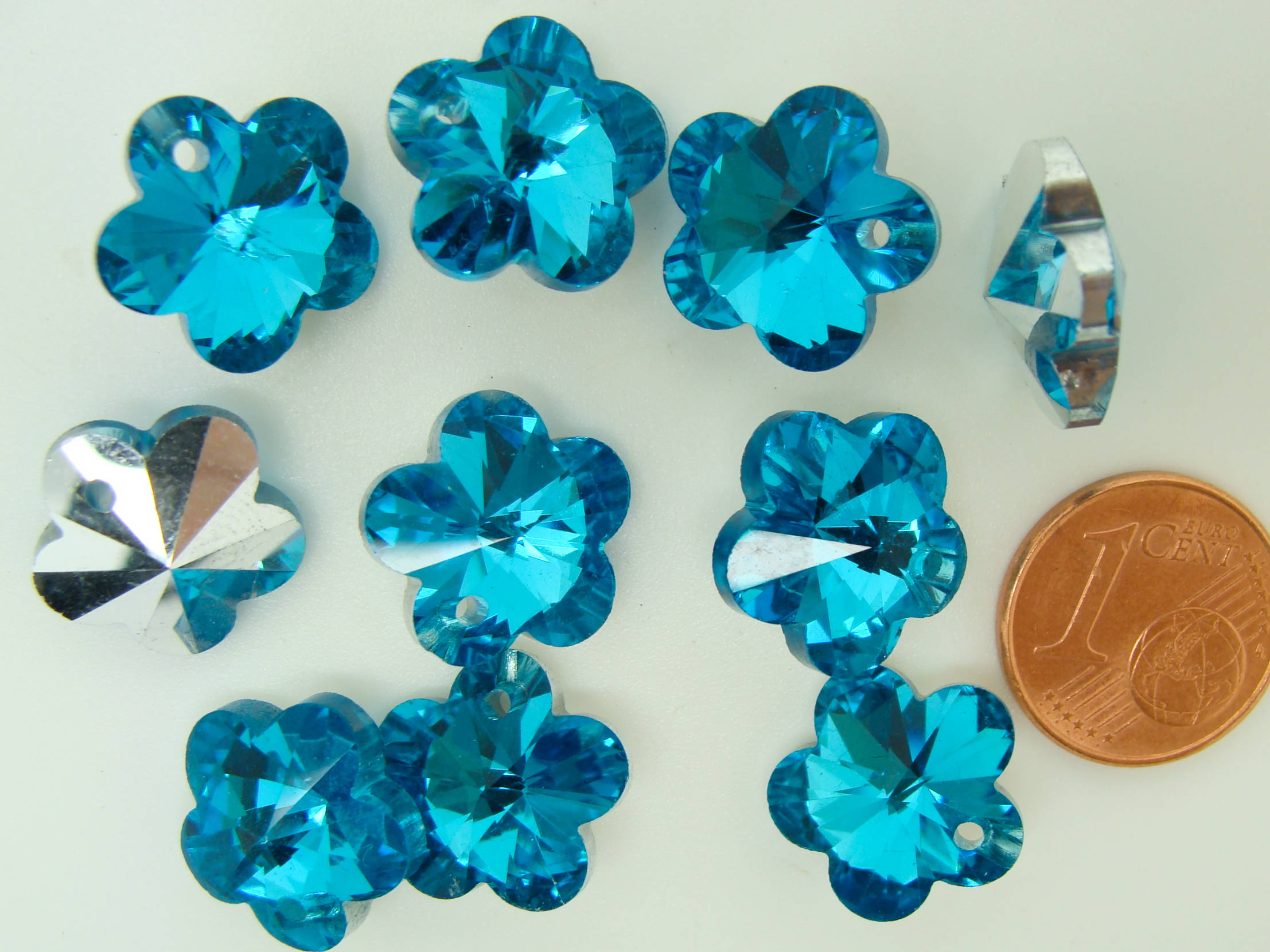 breloque fleur bleu verre metallise