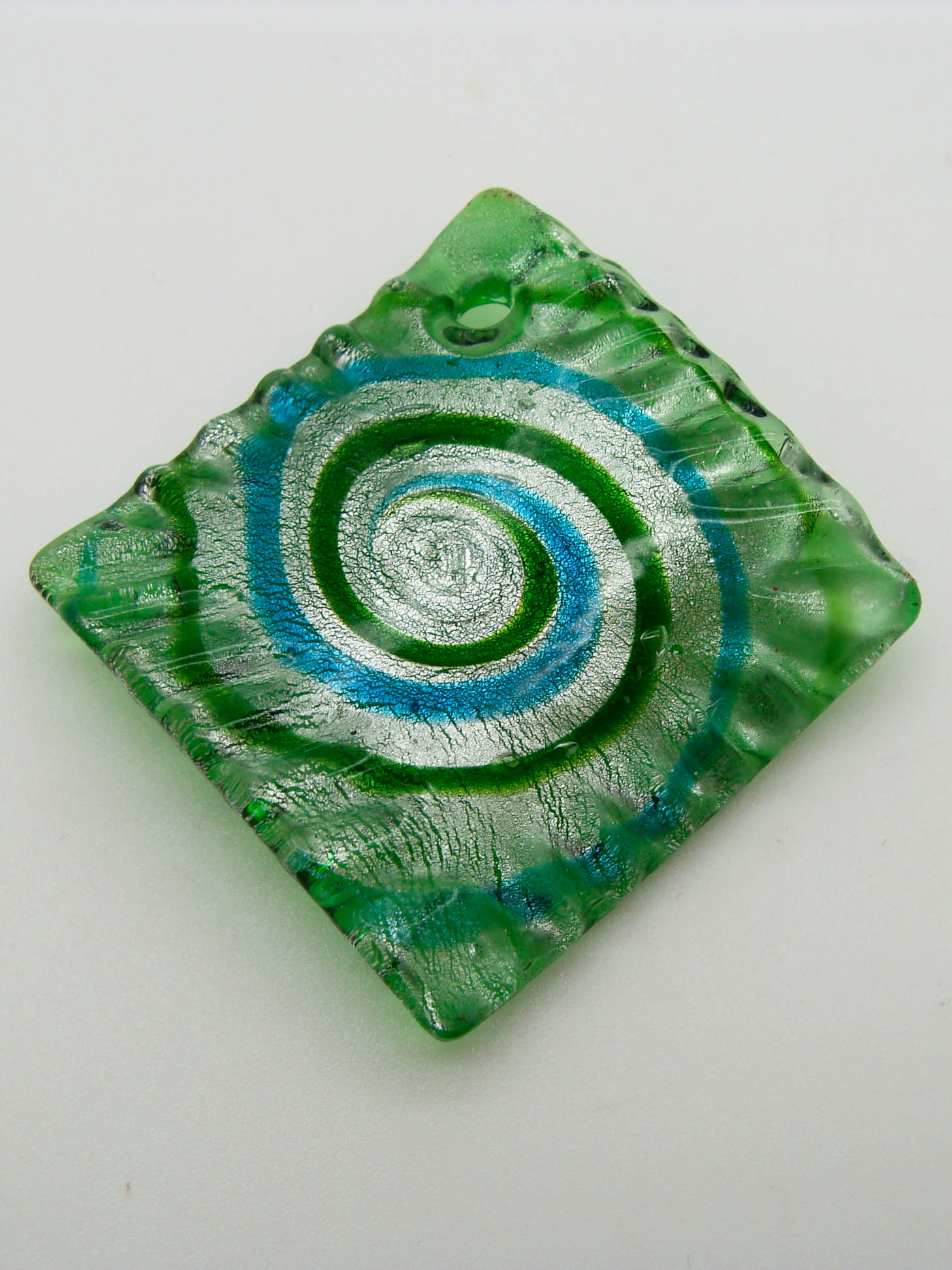 Pend-246-3 pendentif losange vert spirale silver
