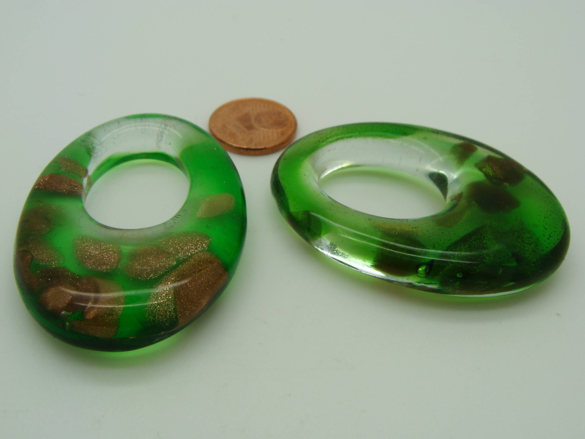 Pend-251-5 pendentif ovale vert dore verre