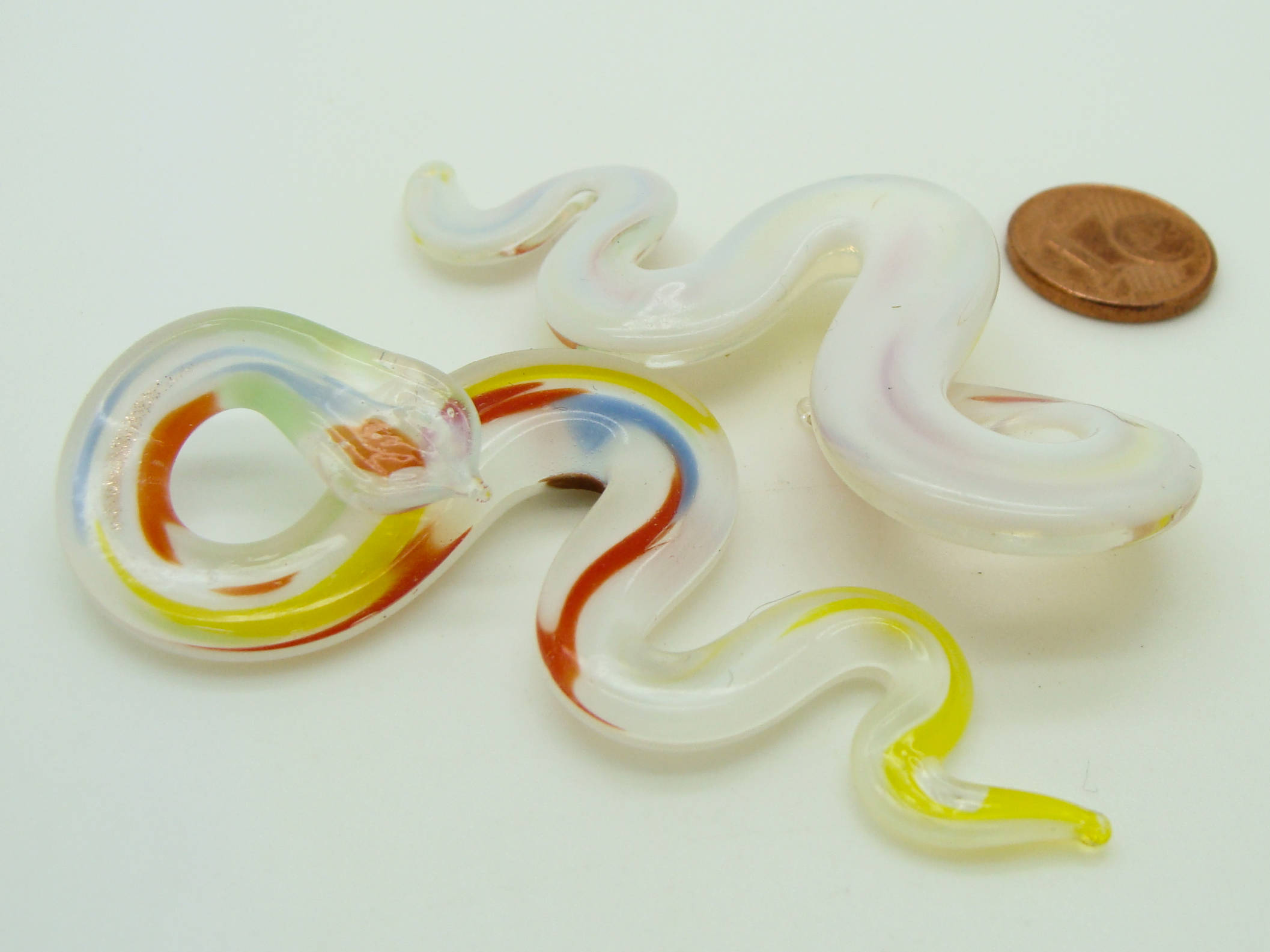 Pend-253 pendentif serpent blanc multi verre