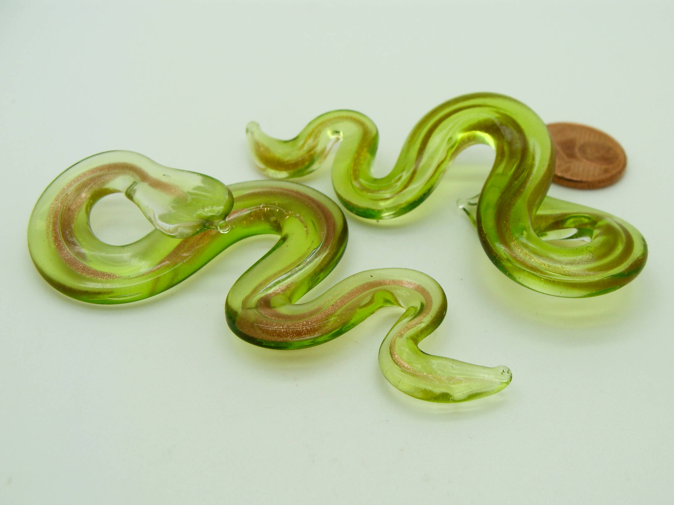 Pend-254-5 pendentif serpent vert dore verre