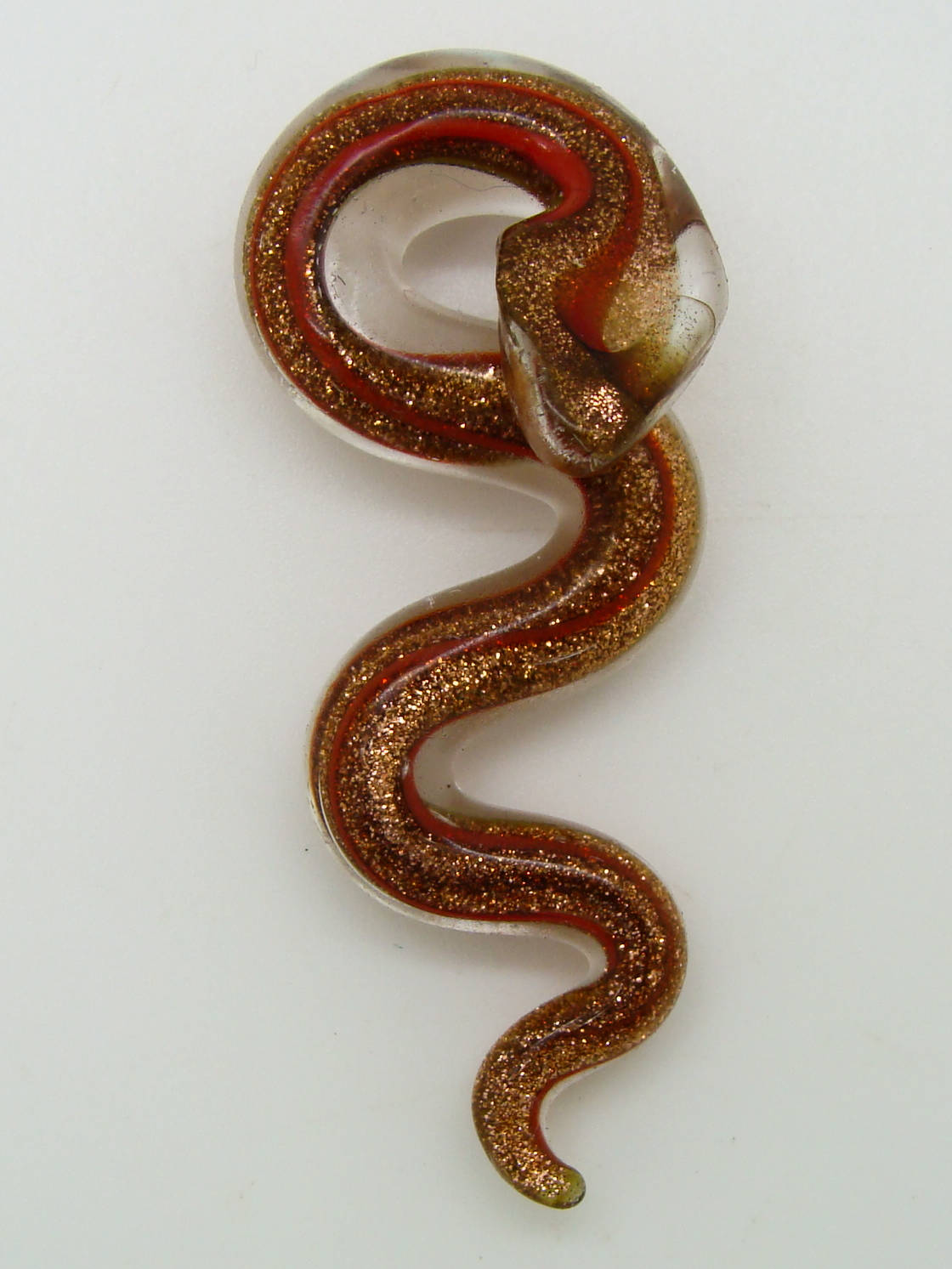 Pend-256-2 pendentif serpent rouge dore rond lampwork