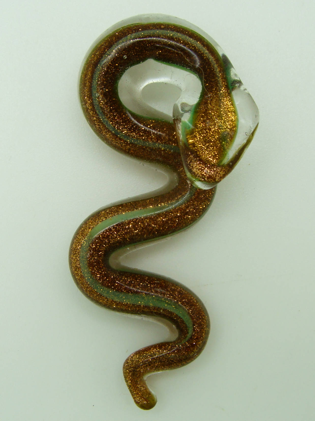 Pend-256-3 pendentif serpent vert dore lampwork