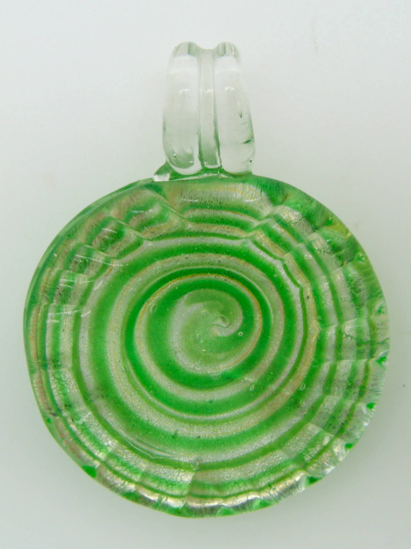 Pend-269-2 pendentif rond strie spirale vert argent