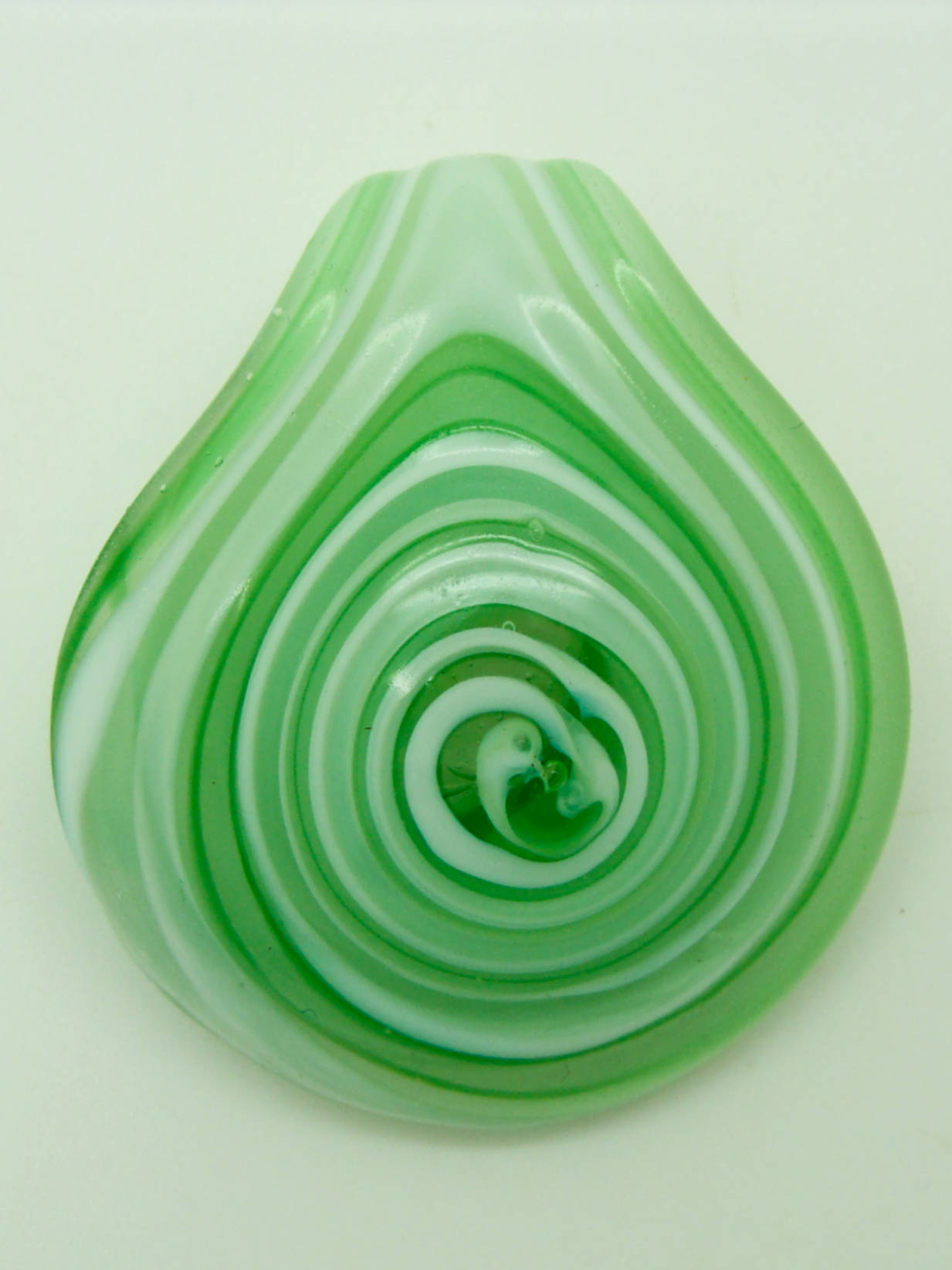 Pend-270-4 pendentif bombe spirale vert lampwork