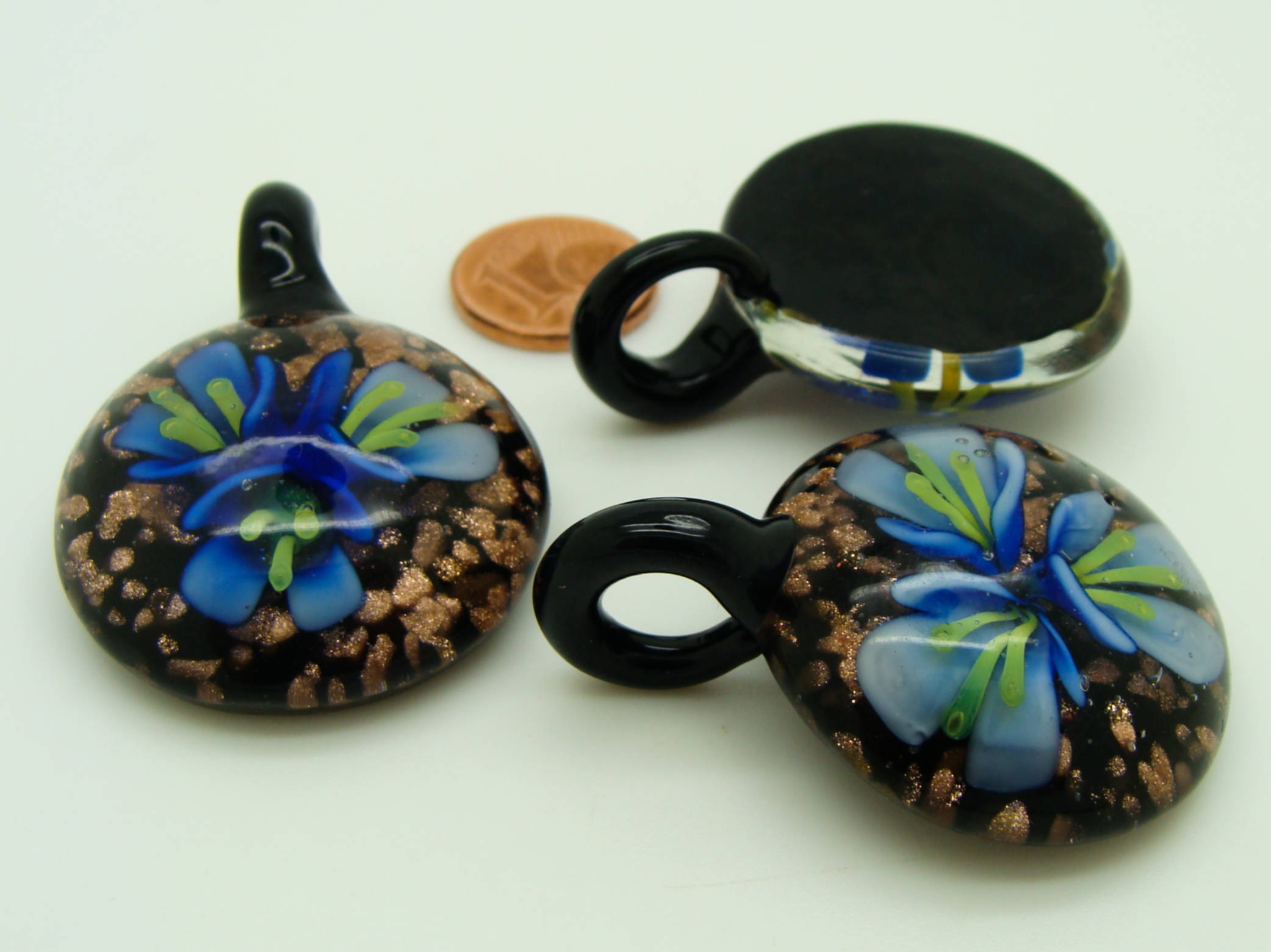 Pend-273-1 pendentif fleur 3 petales bleu fonce verre