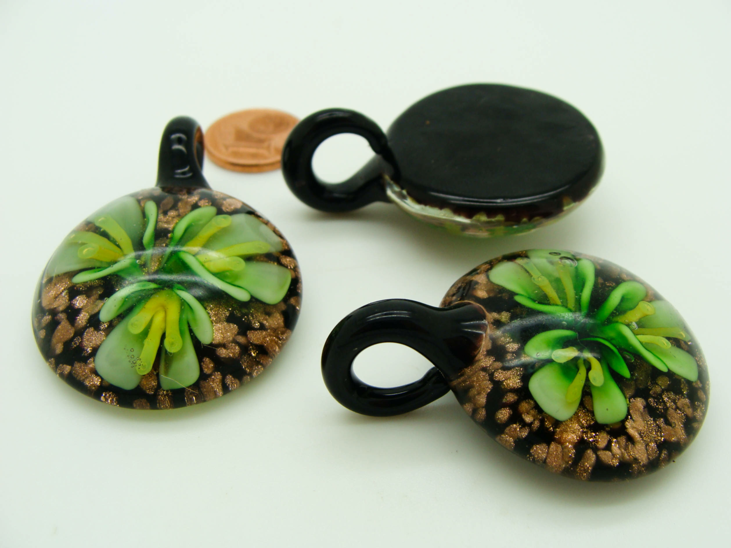 Pend-273-4 pendentif fleur 3 petales vert verre