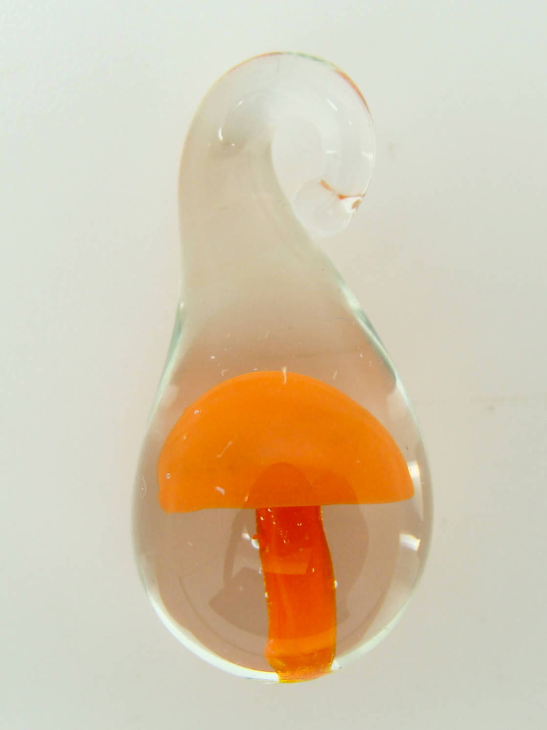 Pend-276 pendentif champignon orange verre