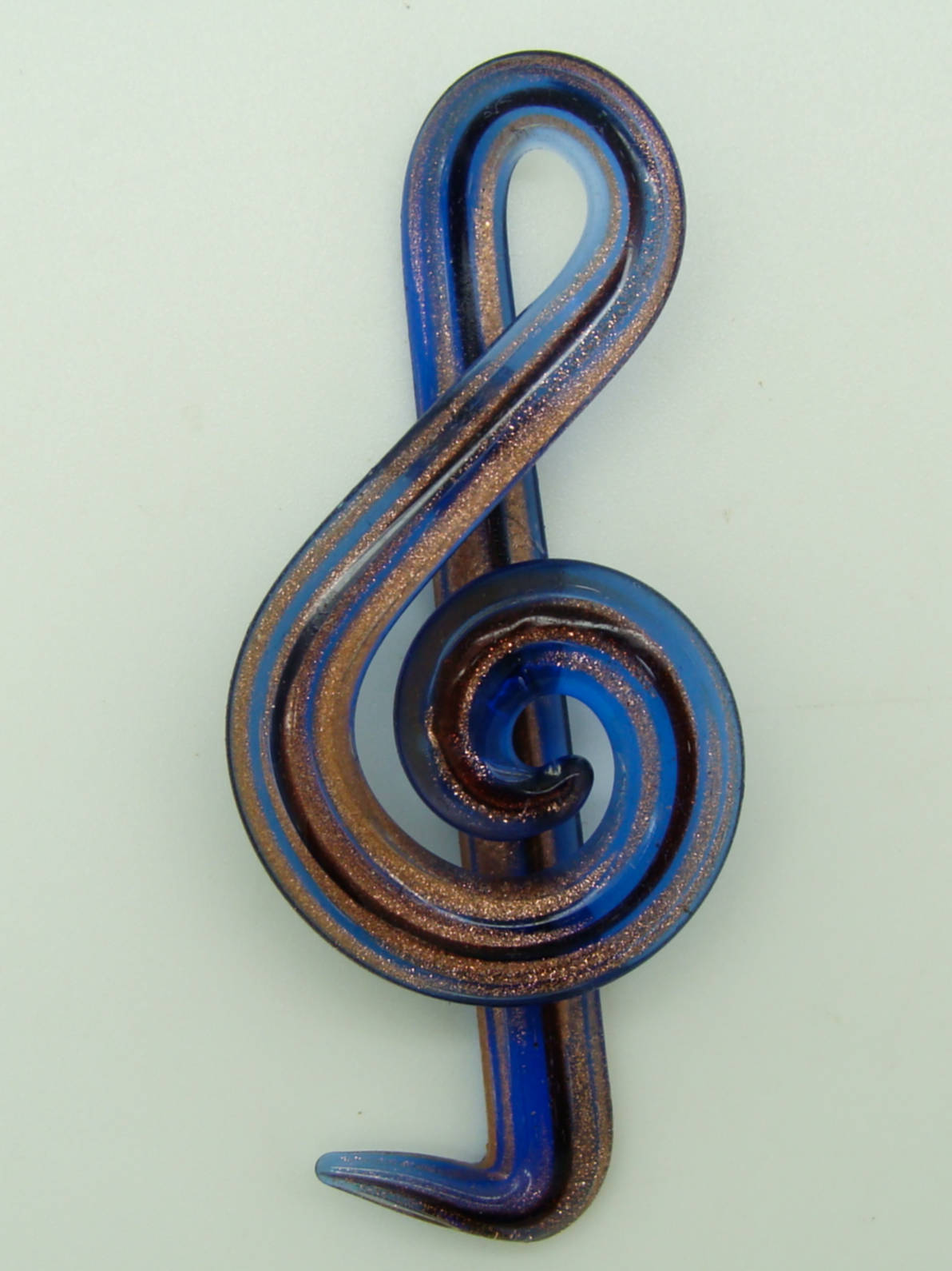 Pend-278-1 pendentif cle de sol bleu fonce musique
