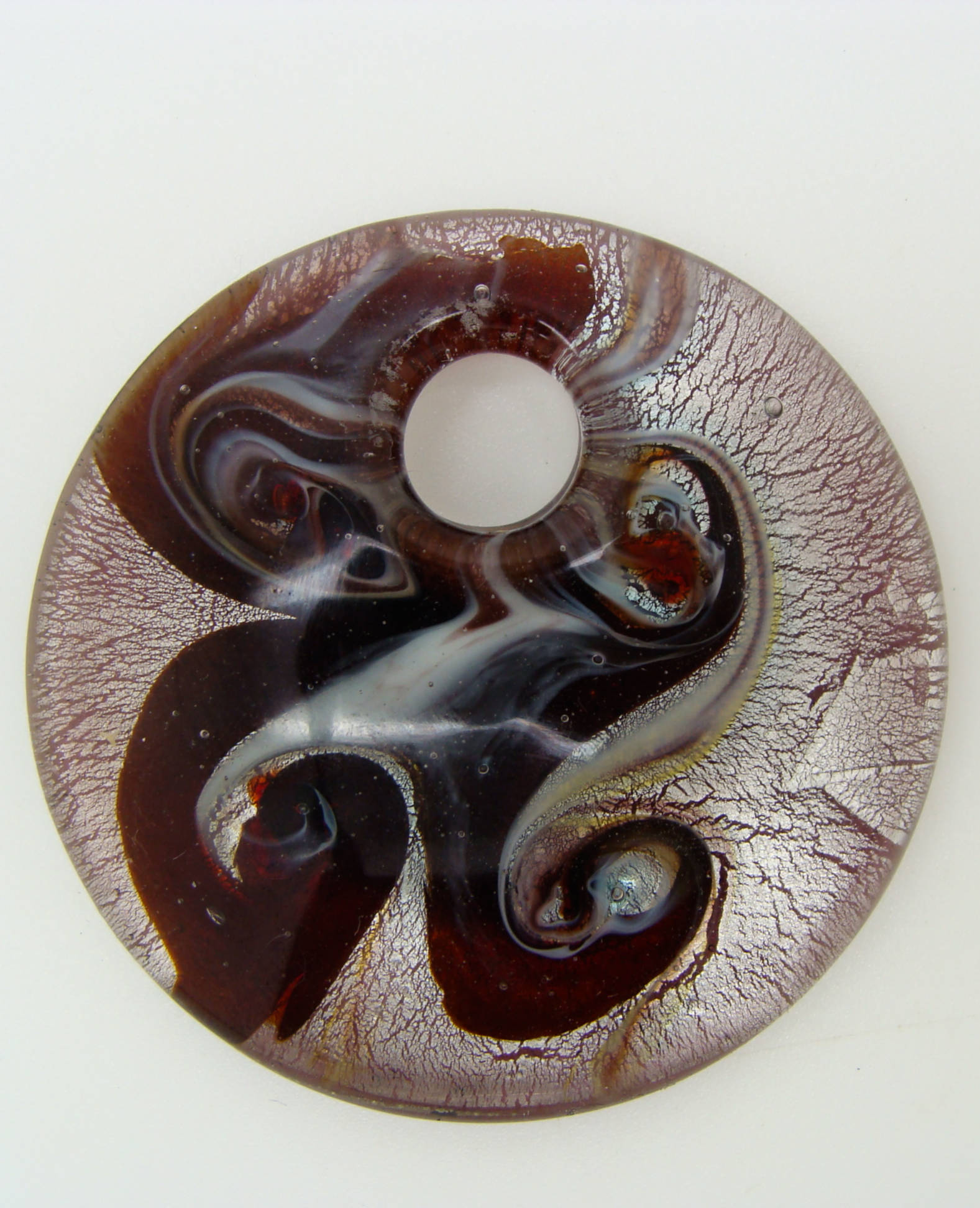 Pend-288-4 pendentif rond violet dore volute