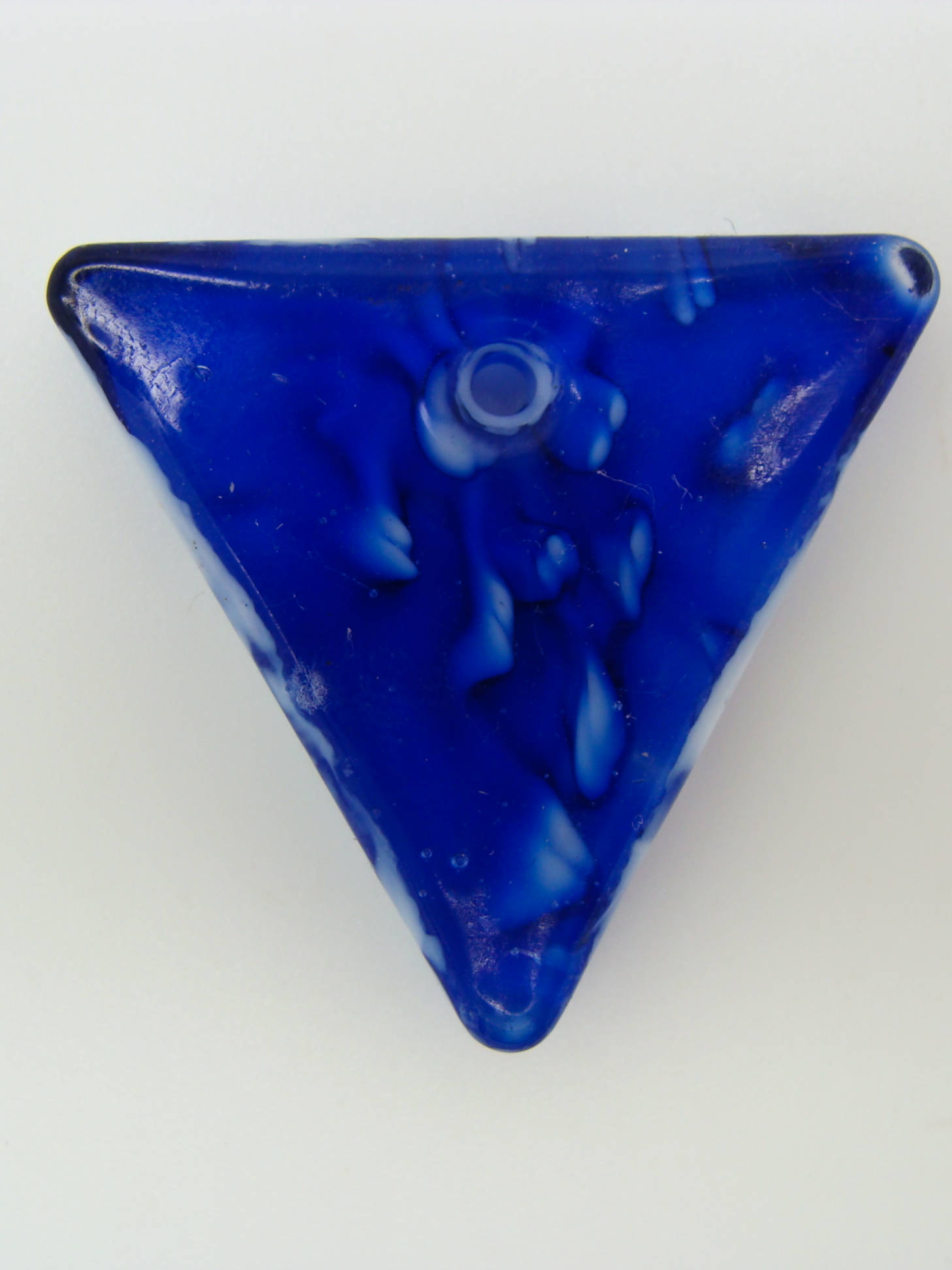 Pend-293-2 pendentif triangle plat marine blanc