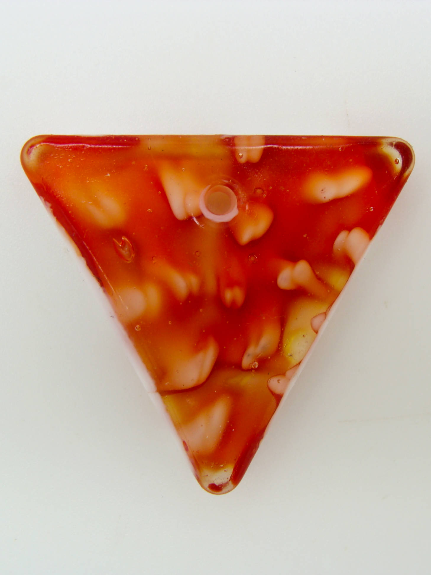 Pend-293-4 pendentif triangle plat rouge blanc