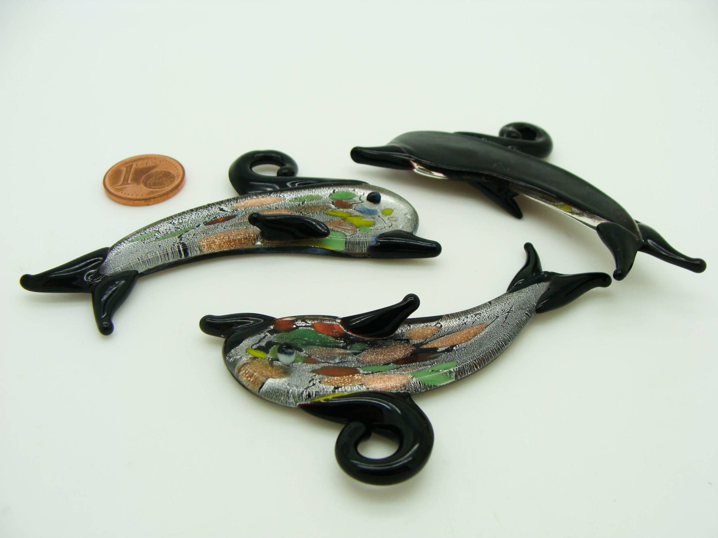 Pend-296-2 pendentif dauphin verre noir argente