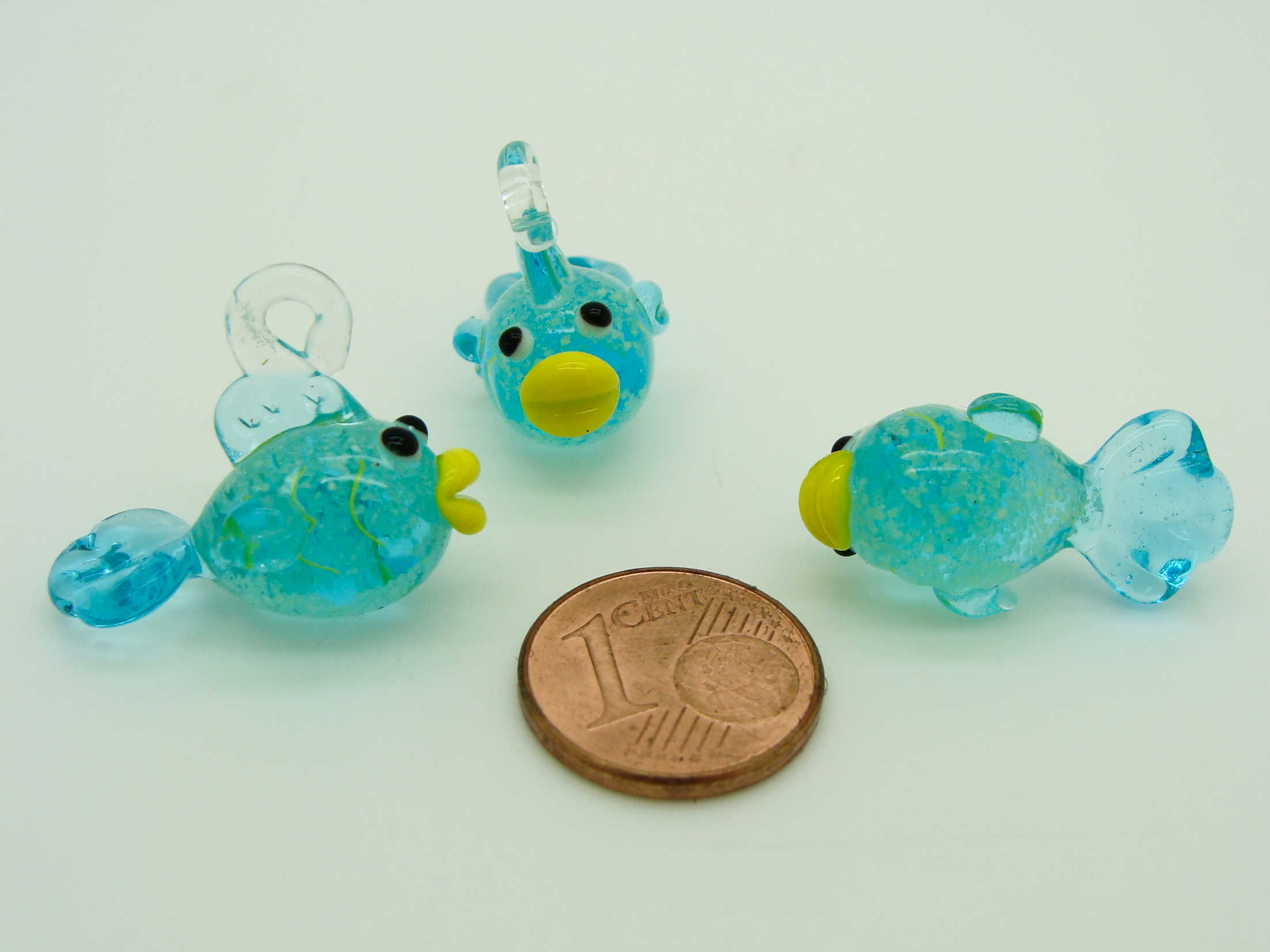 Pend-314-1 mini pendentif poisson bleu clair verre