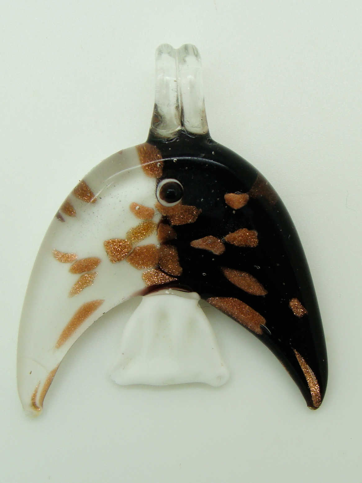 Pend-318-2 pendentif poisson blanc noir dore animal