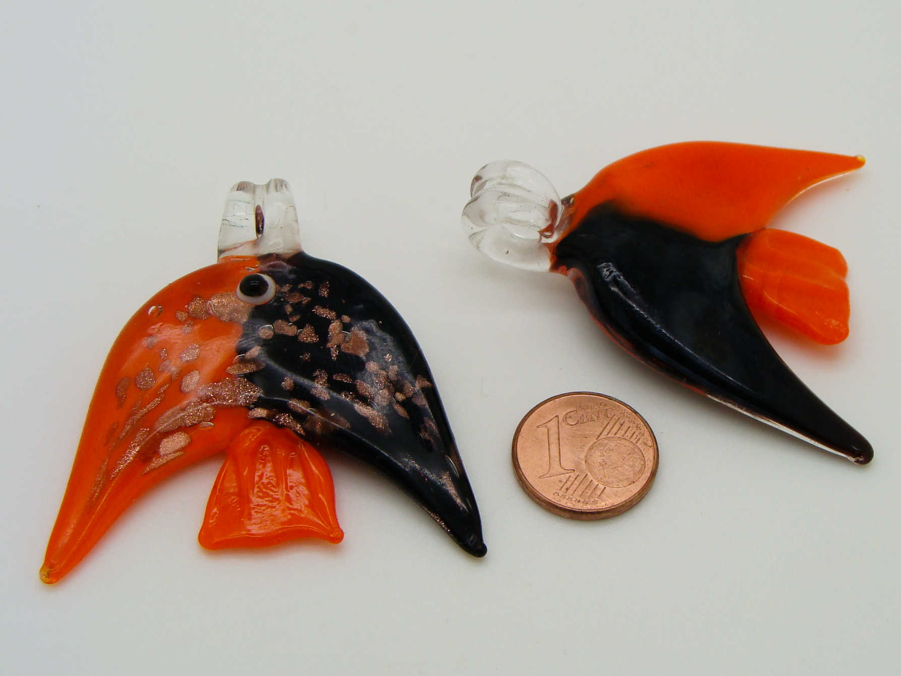 Pend-318-3 pendentif poisson orange noir dore verre