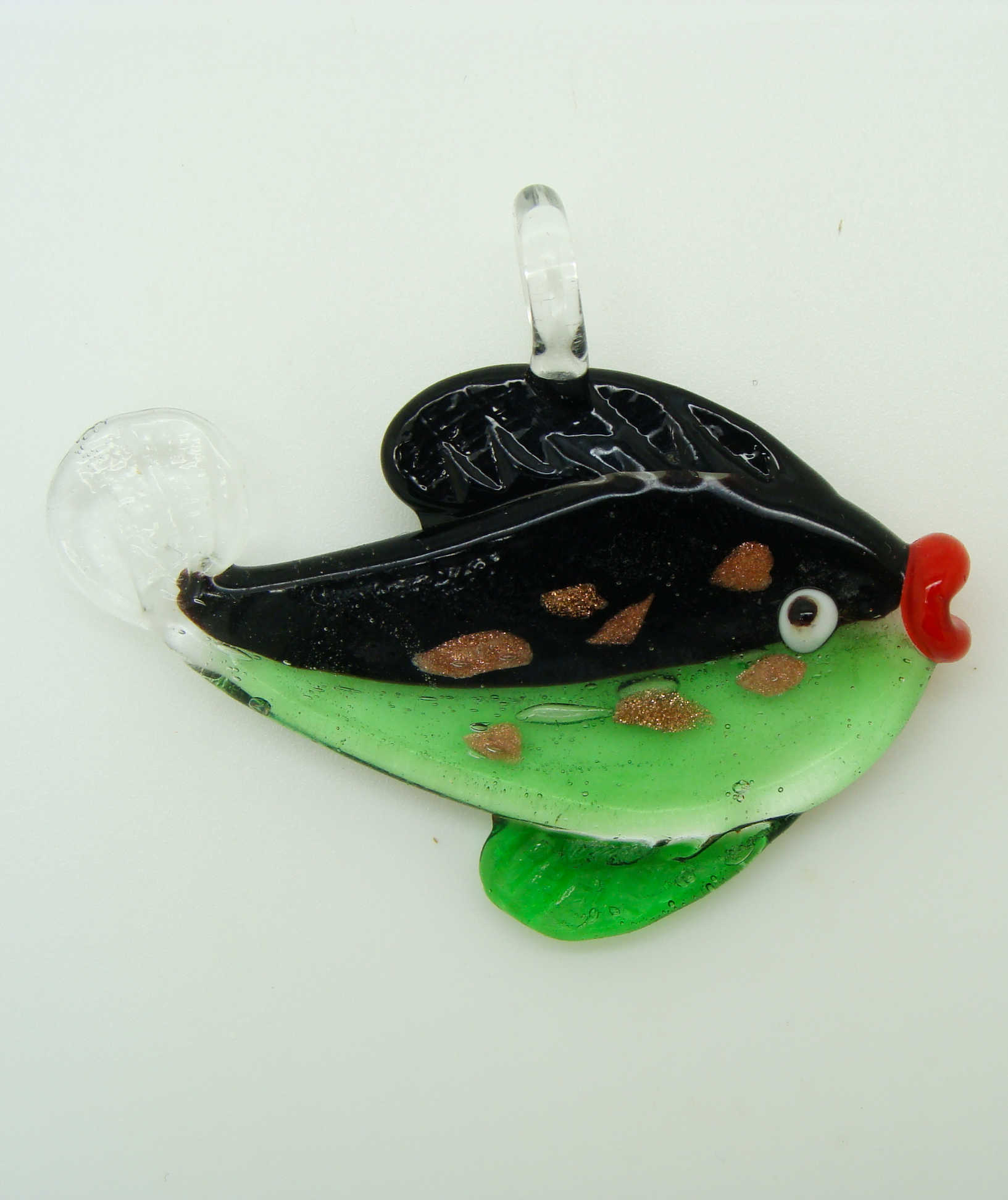 Pend-319-4 pendentif poisson vert noir dore animal