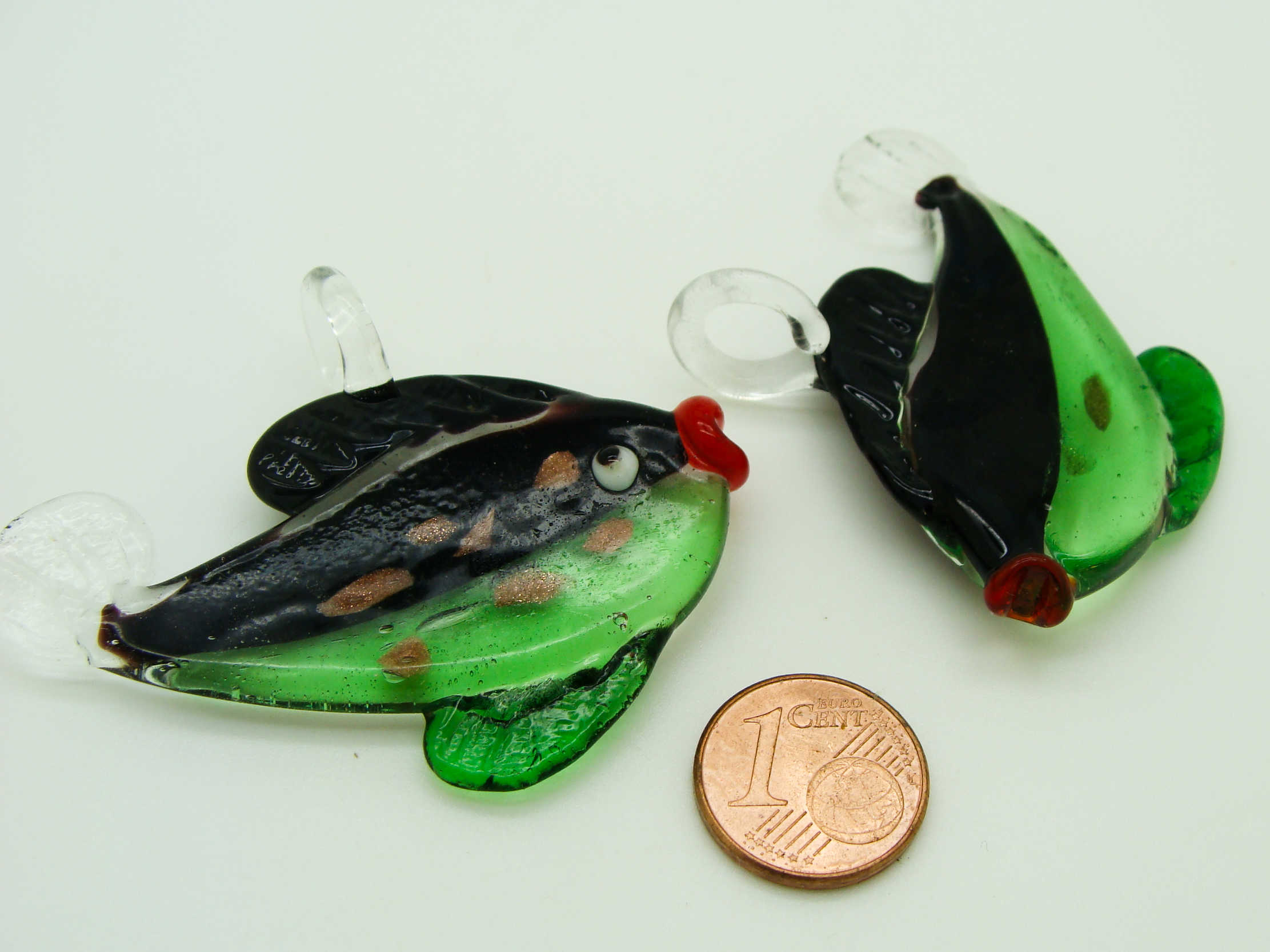 Pend-319-4 pendentif poisson vert noir dore verre
