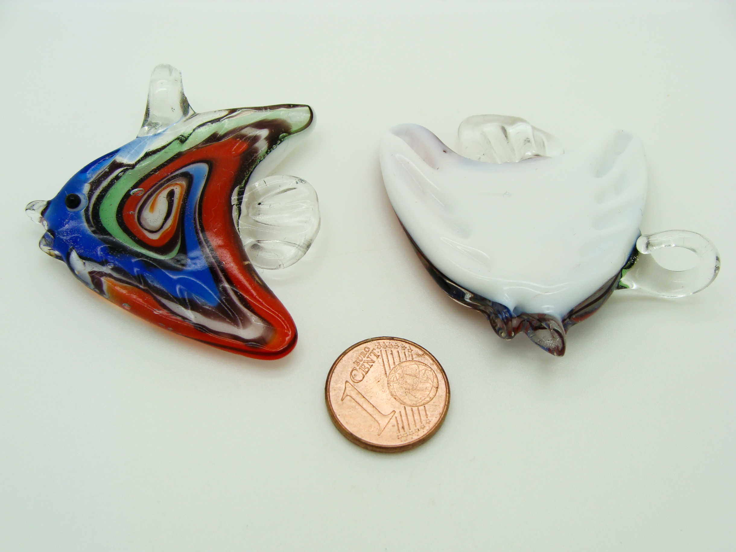 Pend-320-1 pendentif poisson spirale argente verre