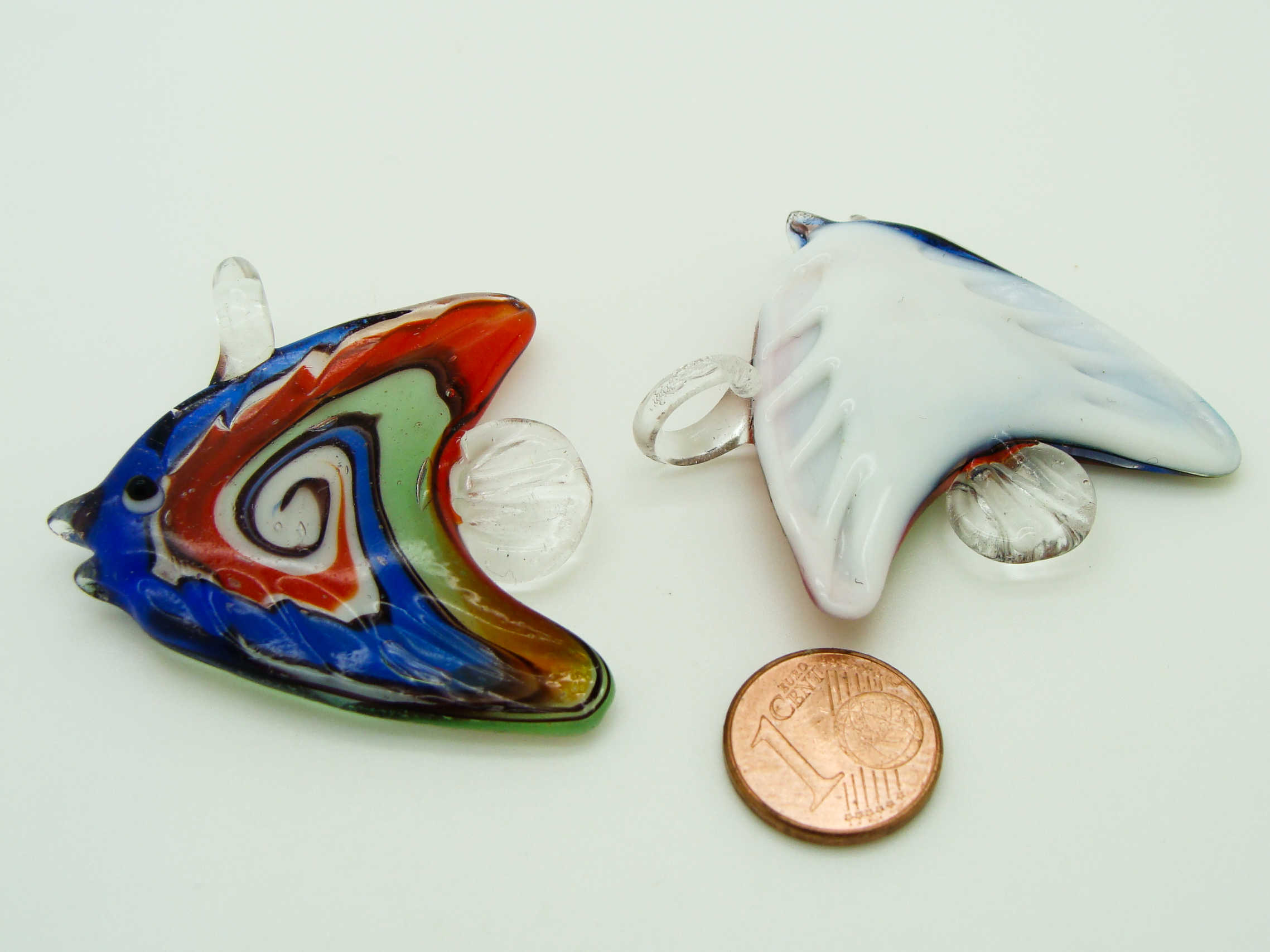 Pend-320-2 pendentif poisson spirale argente verre