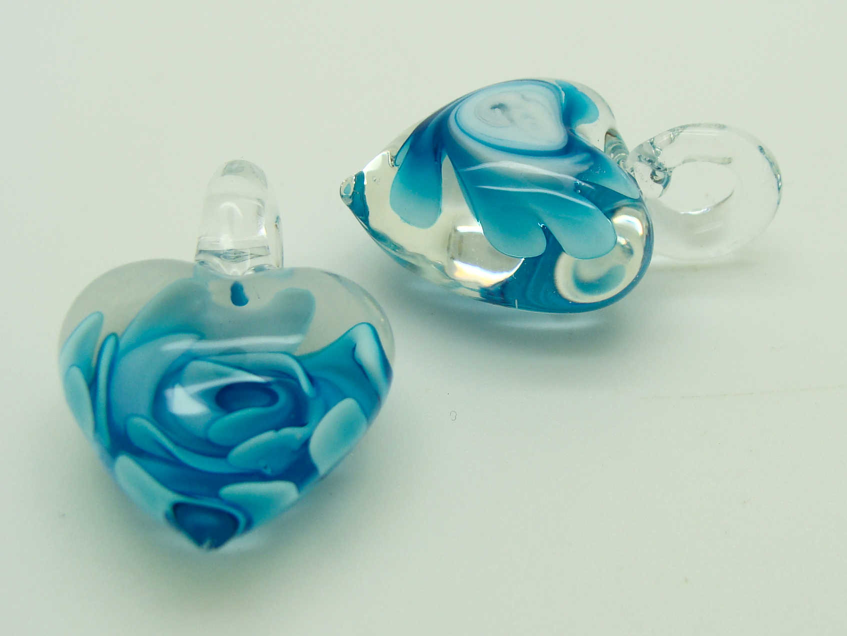 Pend-181-1 2 pendentifs coeur bleu fleur