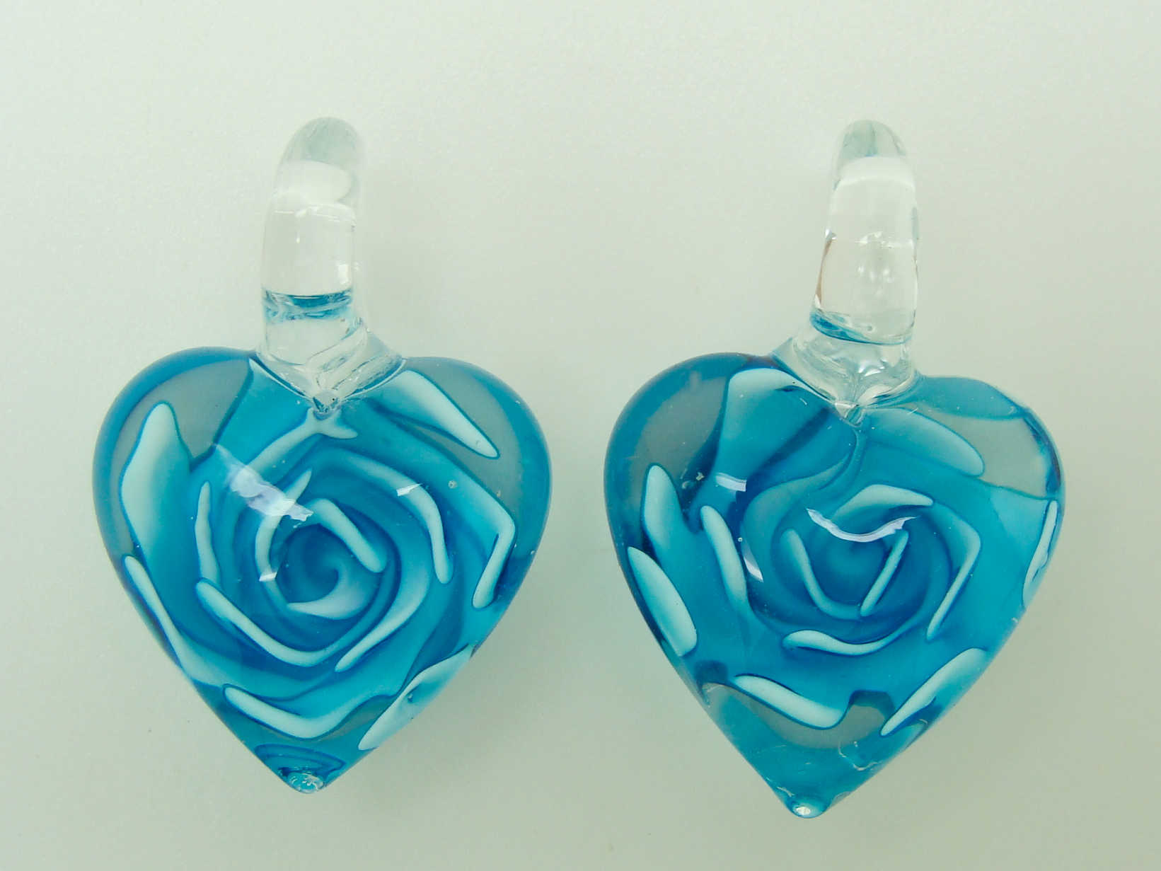 Pend-181-1 2 pendentifs coeur bleu