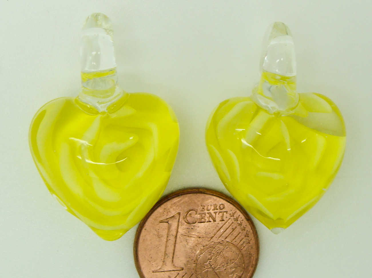 Pend-181-7 5 2 pendentifs coeur jaune vif lampwork