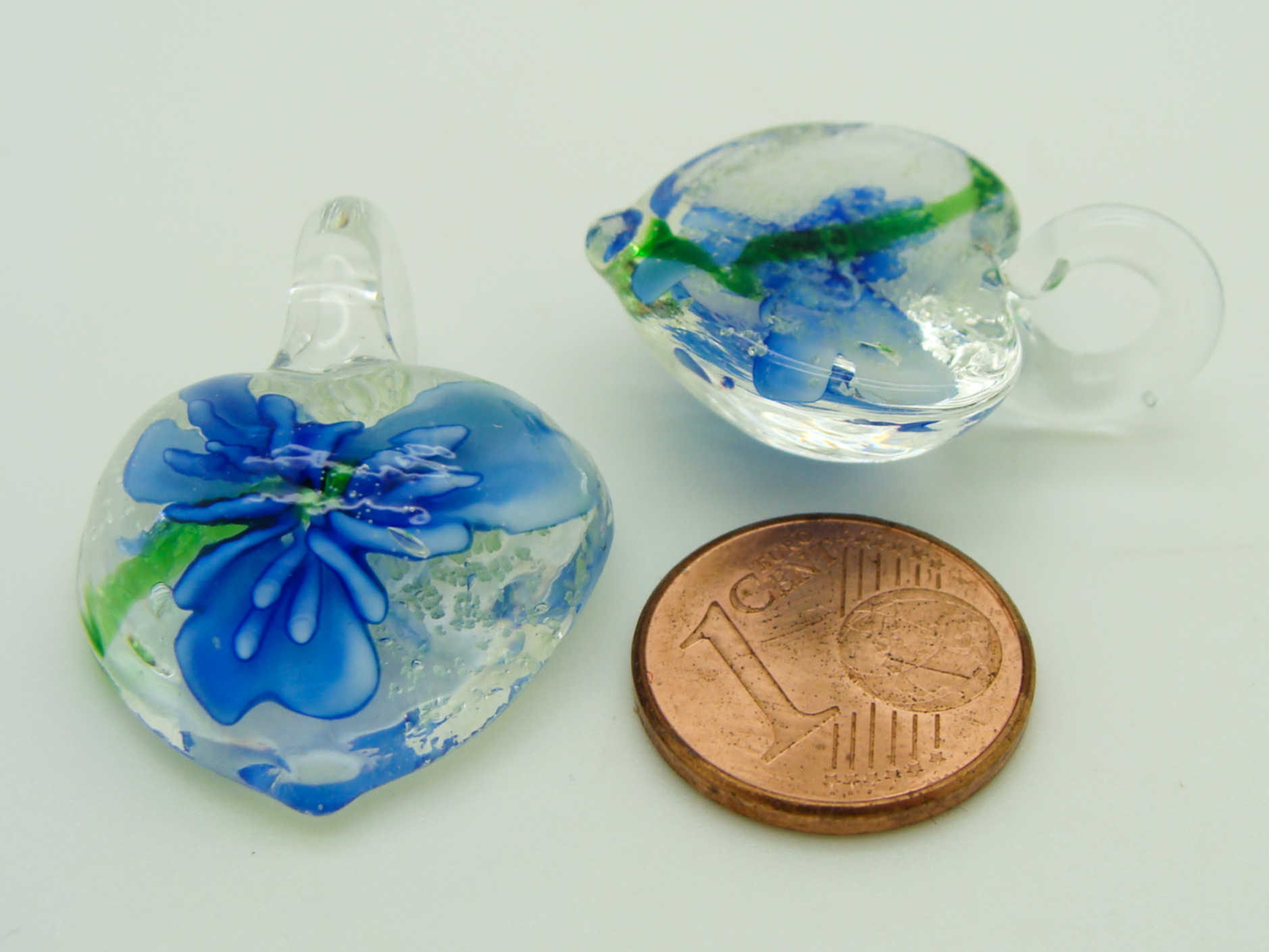 Pend-330-2 pendentif coeur fleur bleu fonce verre