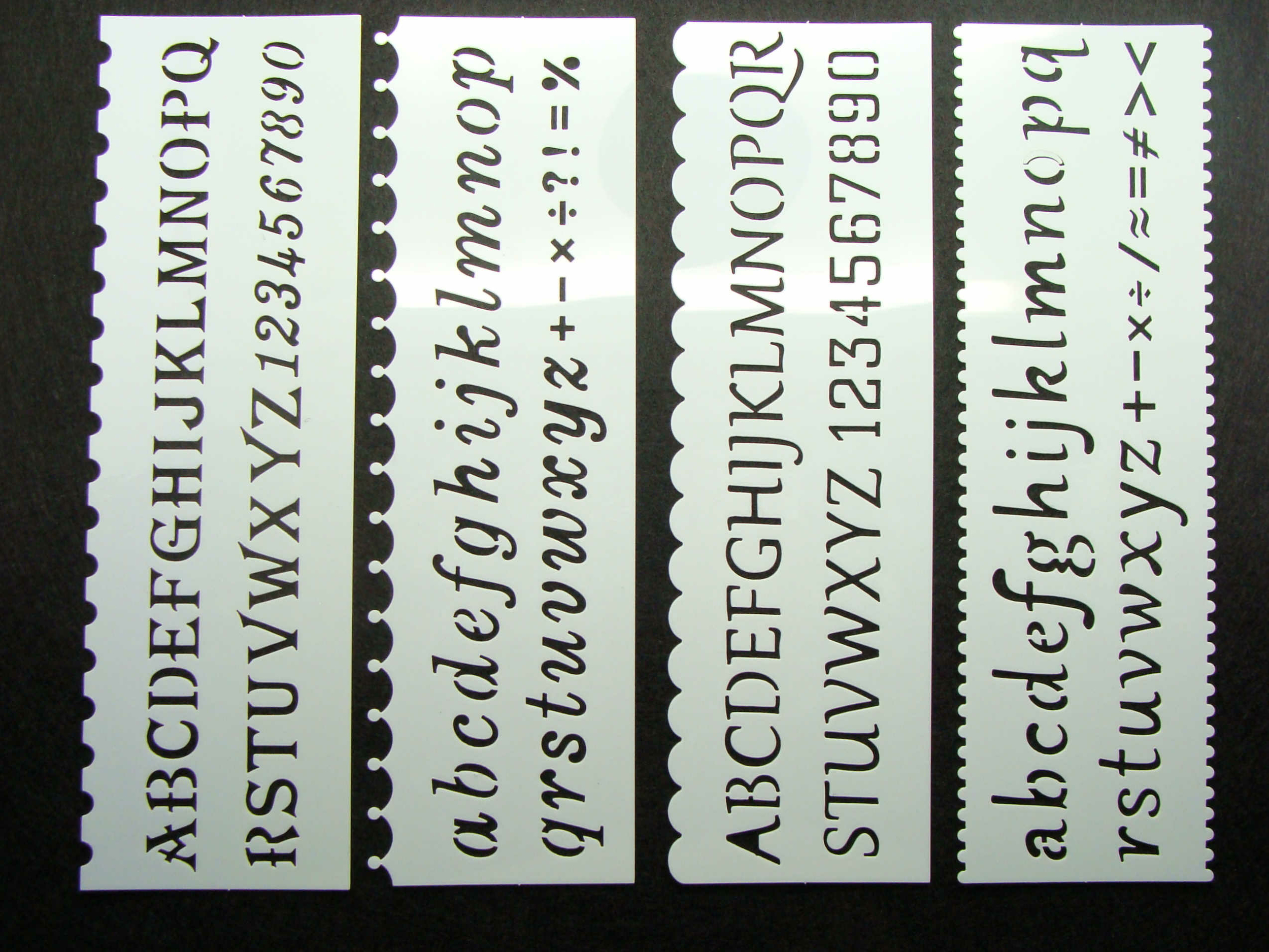 Set 8 pochoirs 18x5 alphabet