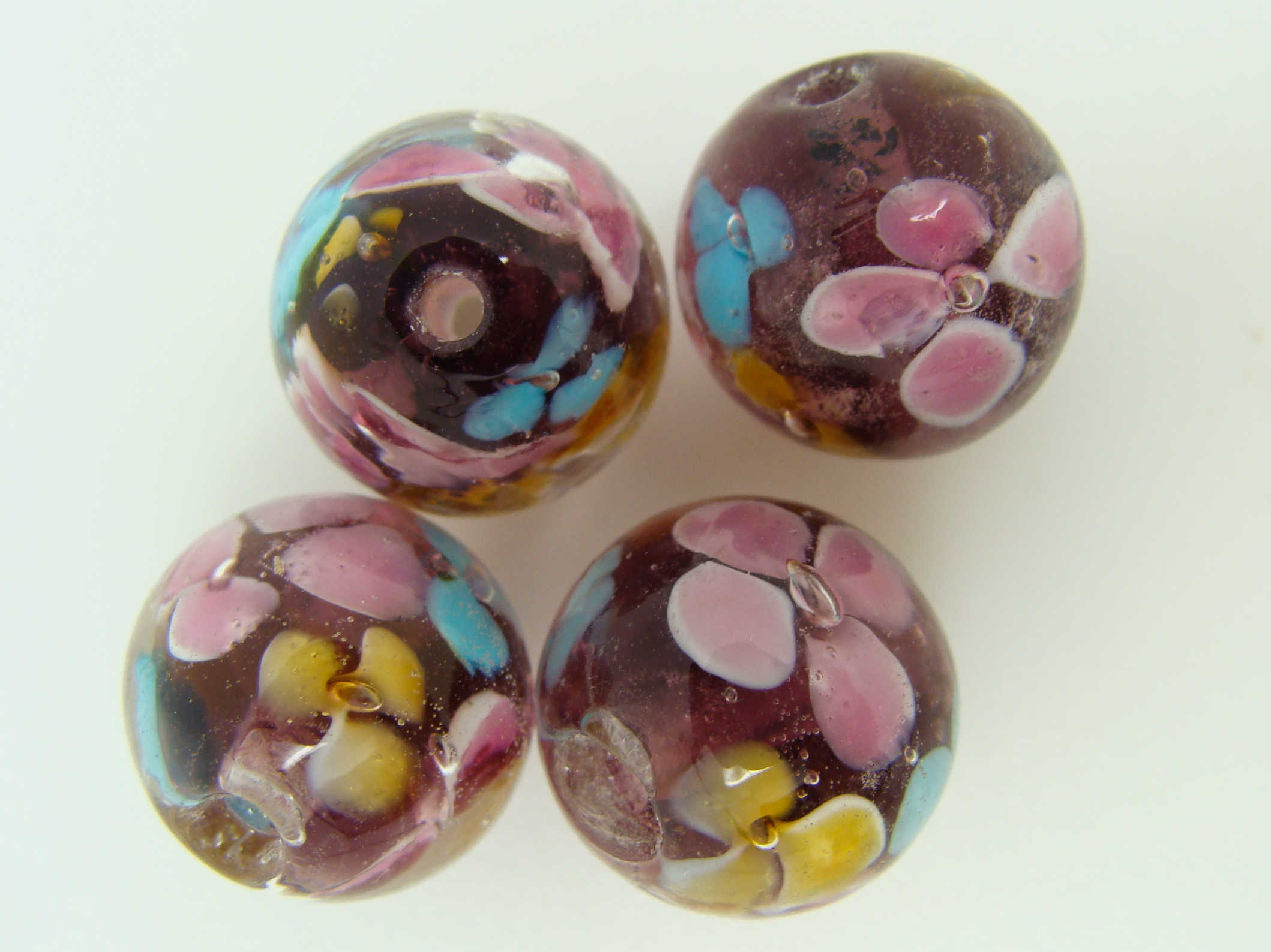 PV-lamp-70 perle violet 12mm fleuri