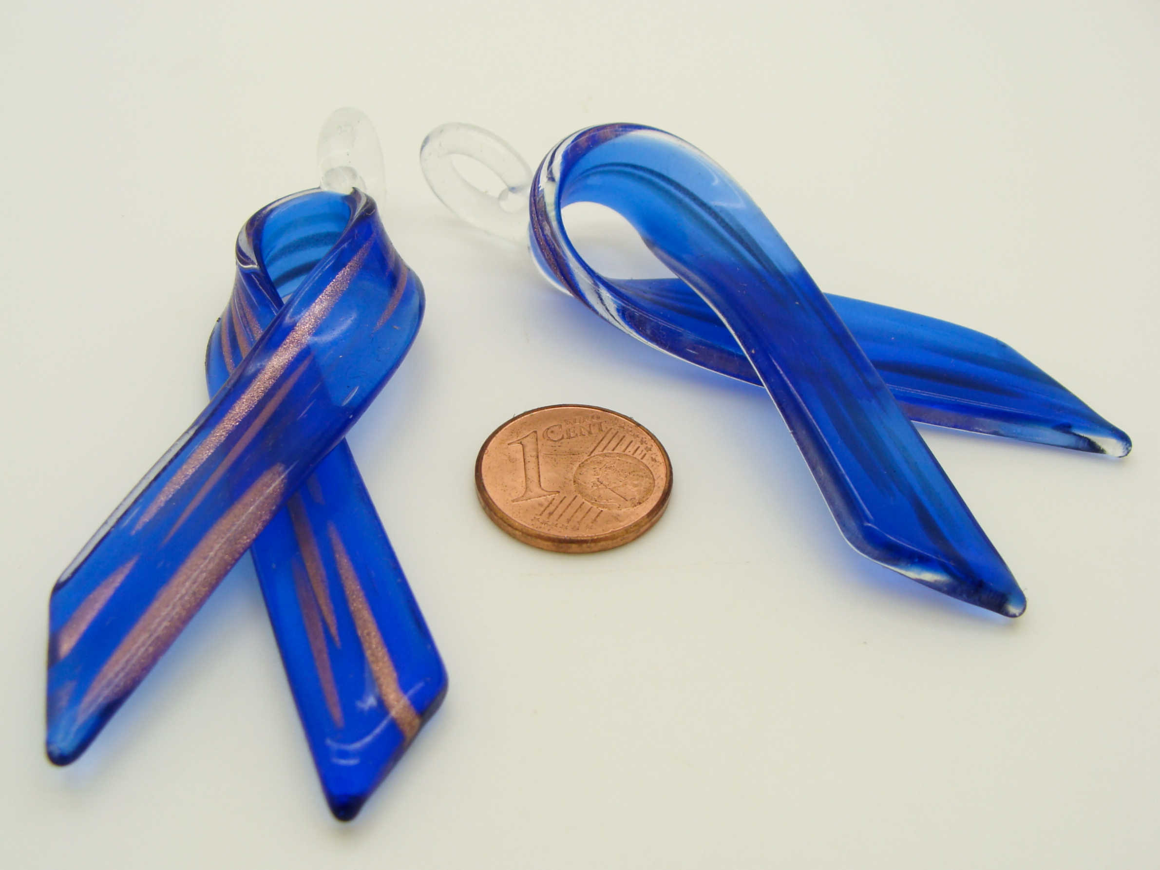Pend-332-1 pendentif ruban fin bleu fonce